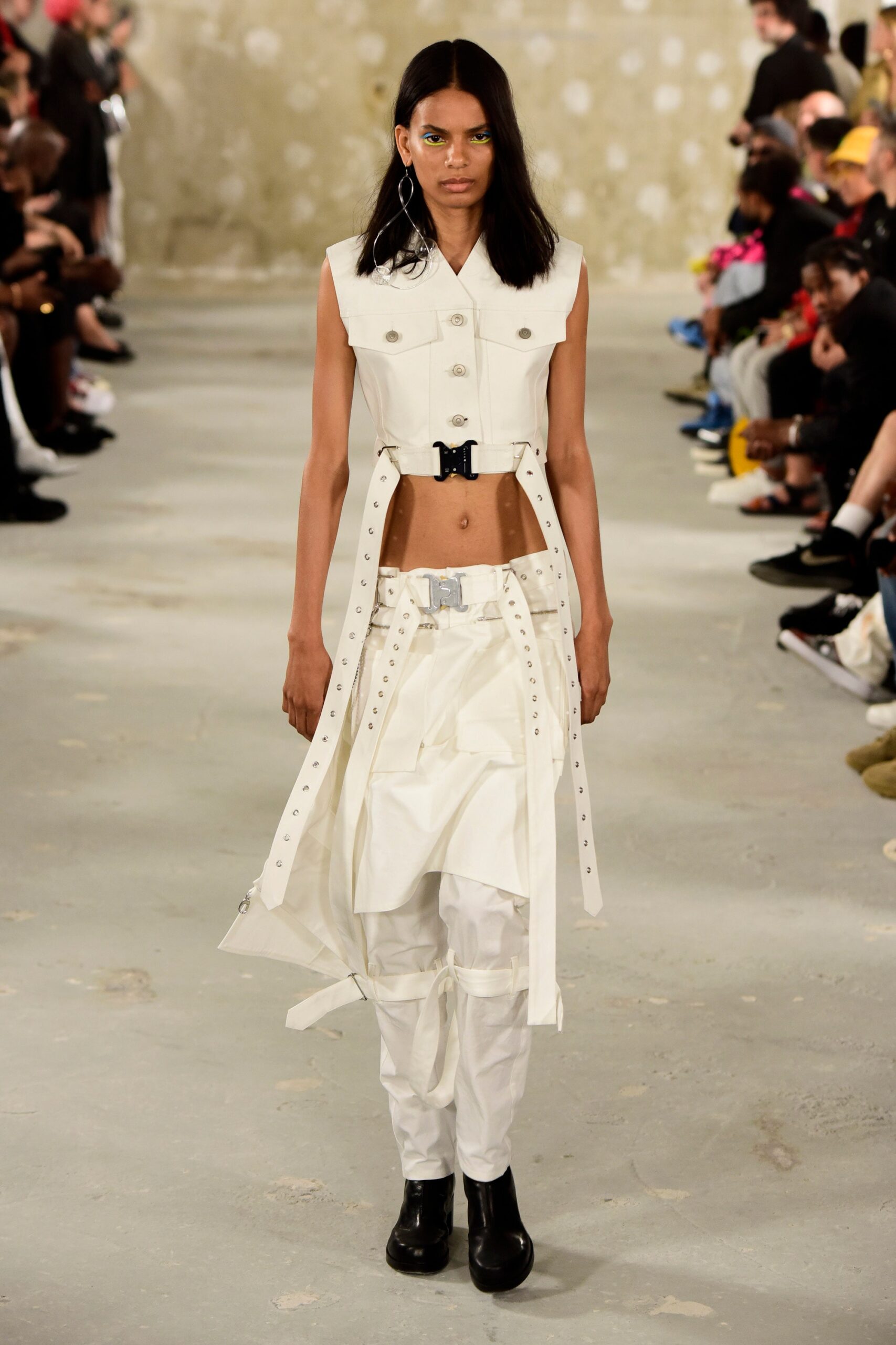 white cotton relaxed cargo pants