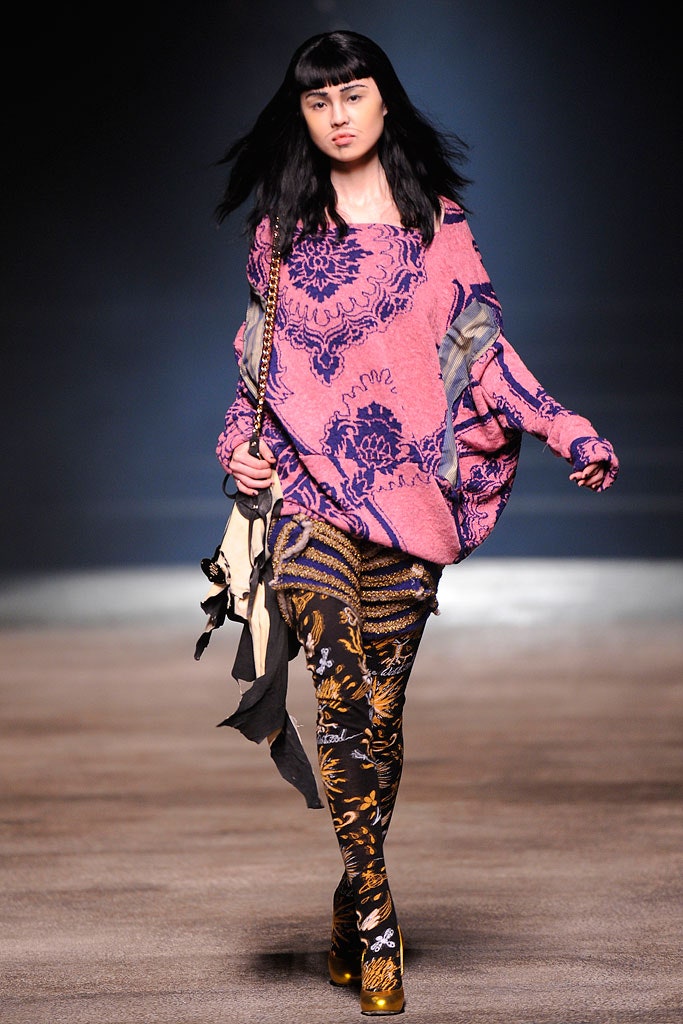 oversized pink top with printed leggings