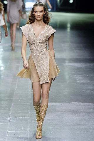 gold leather fitted shiny shoes