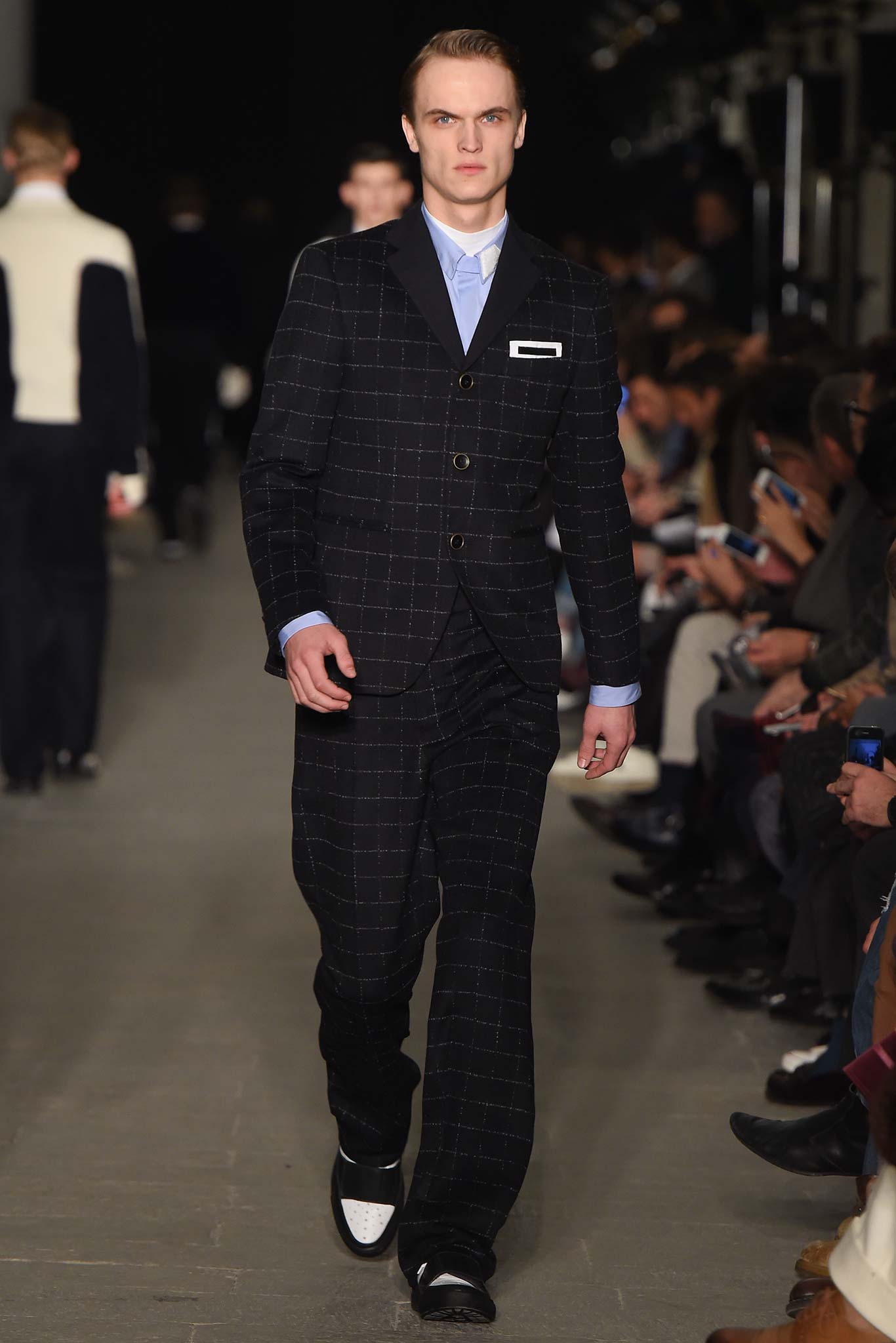black wool long-sleeve collared tailored checked buttoned suit