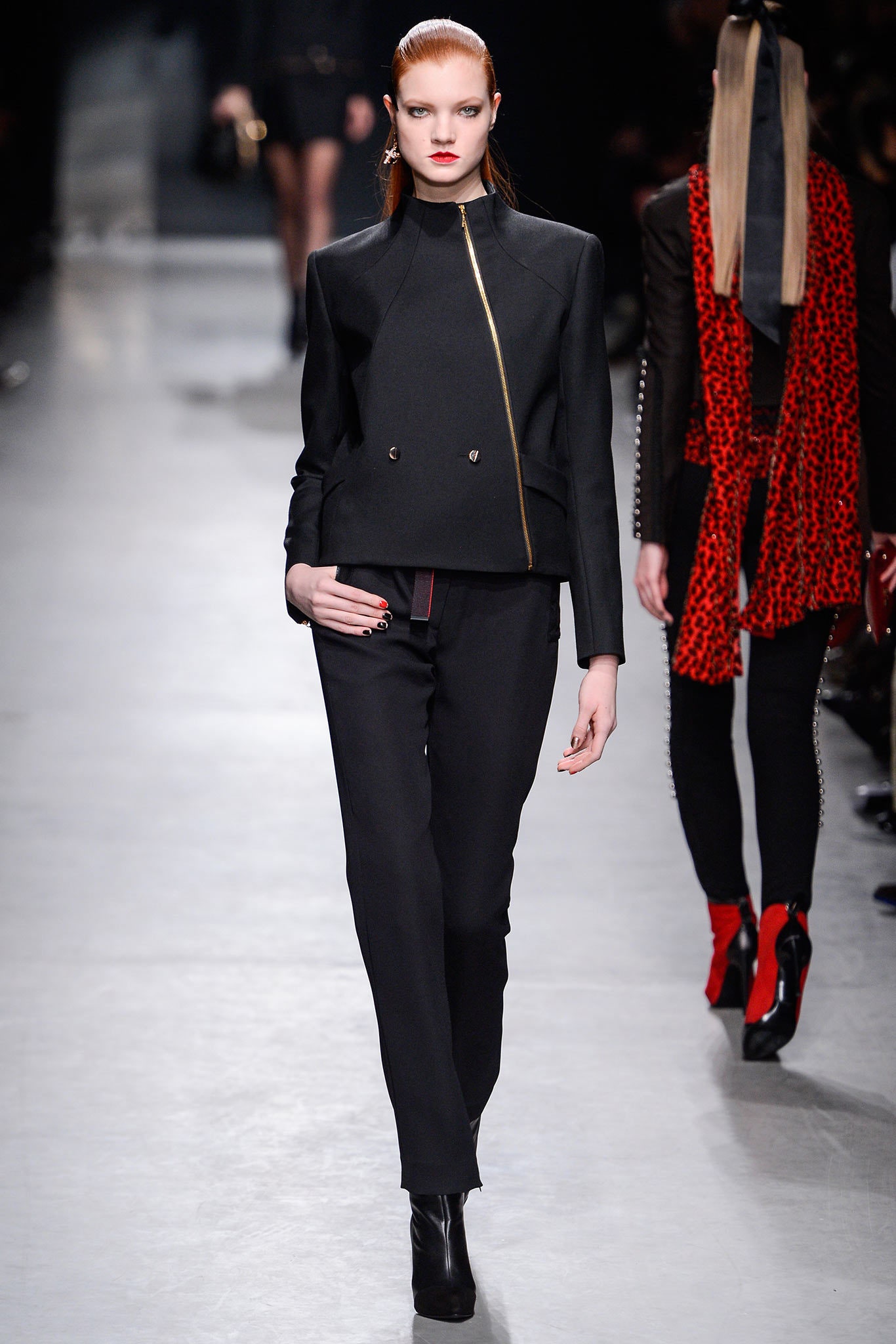 black fitted jacket and pants