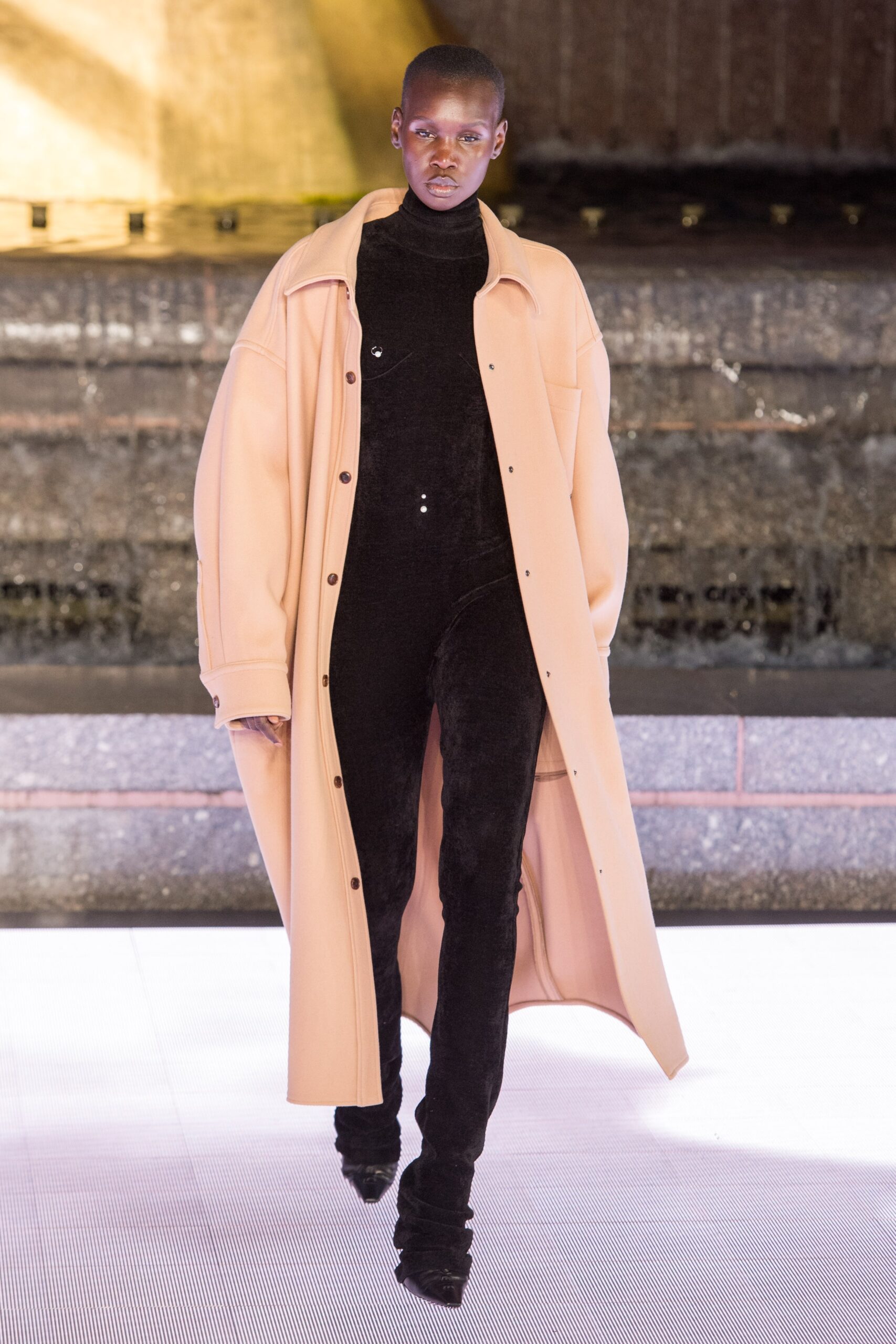 beige wool long-sleeve collared oversized buttoned coat