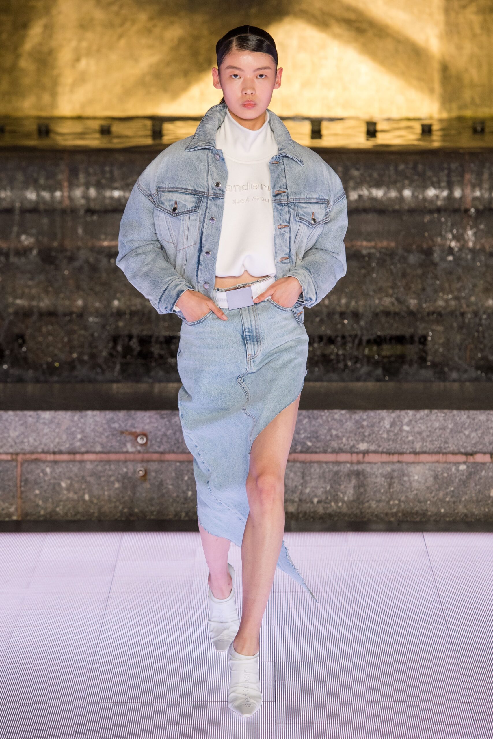 blue denim long-sleeve collared oversized buttoned jacket