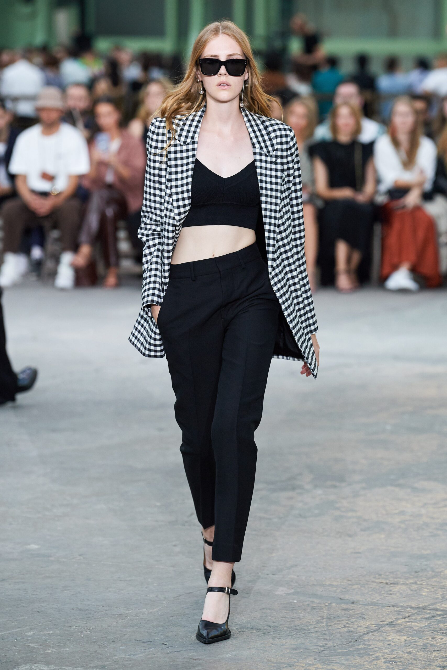 black cotton sleeveless v-neck fitted cropped crop-top