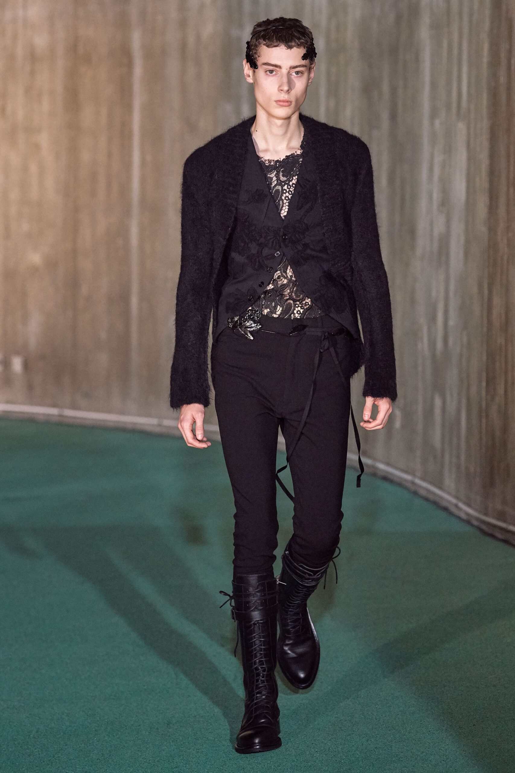 black fitted jacket and pants