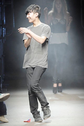 gray cotton short-sleeve collared relaxed t-shirt