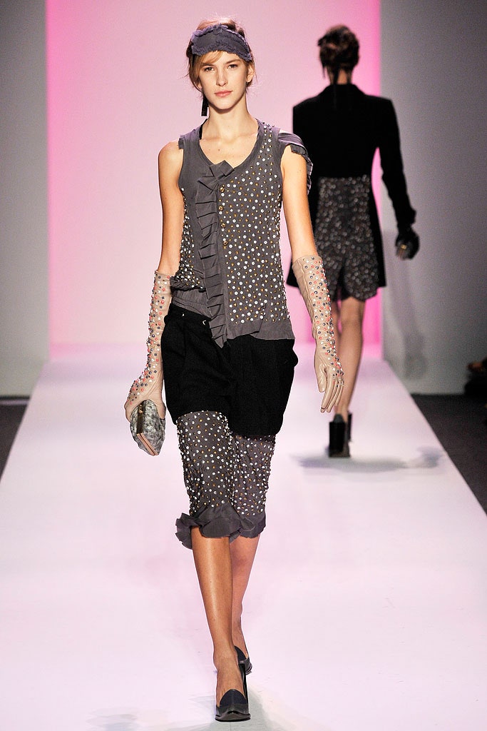 gray lace fitted embroidered gloves