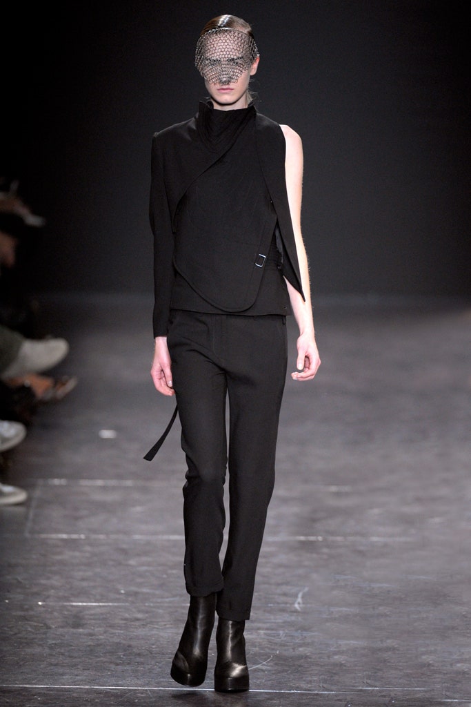 black mesh hat