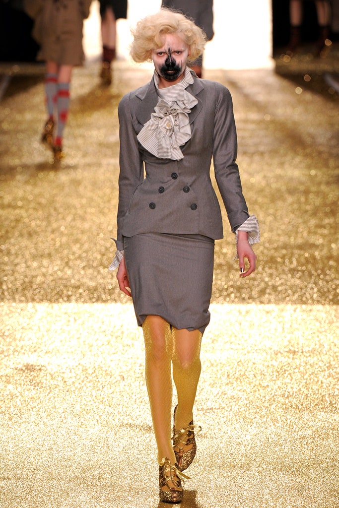 gray wool long-sleeve collared tailored buttoned pleated suit