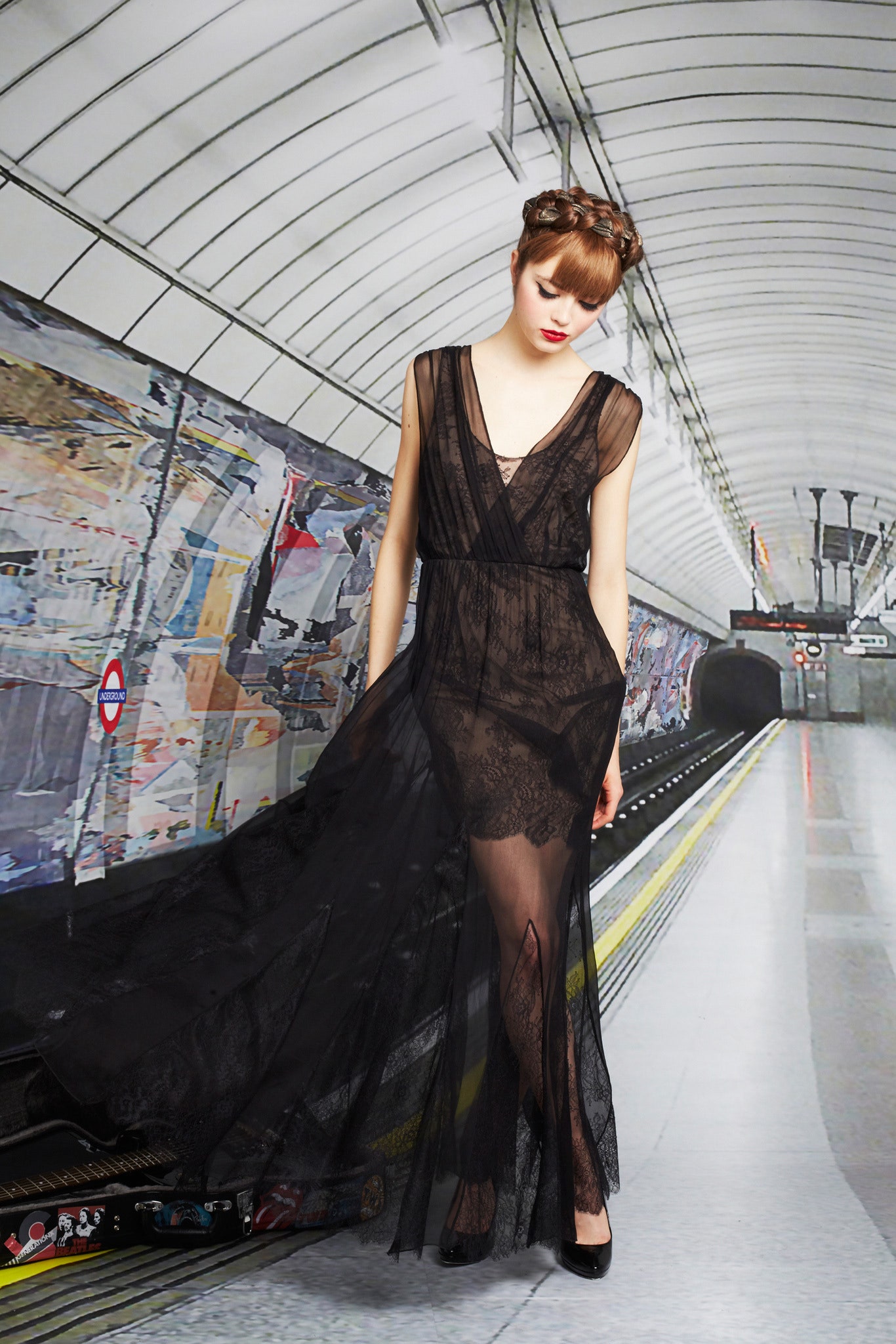 black lace sleeveless gown