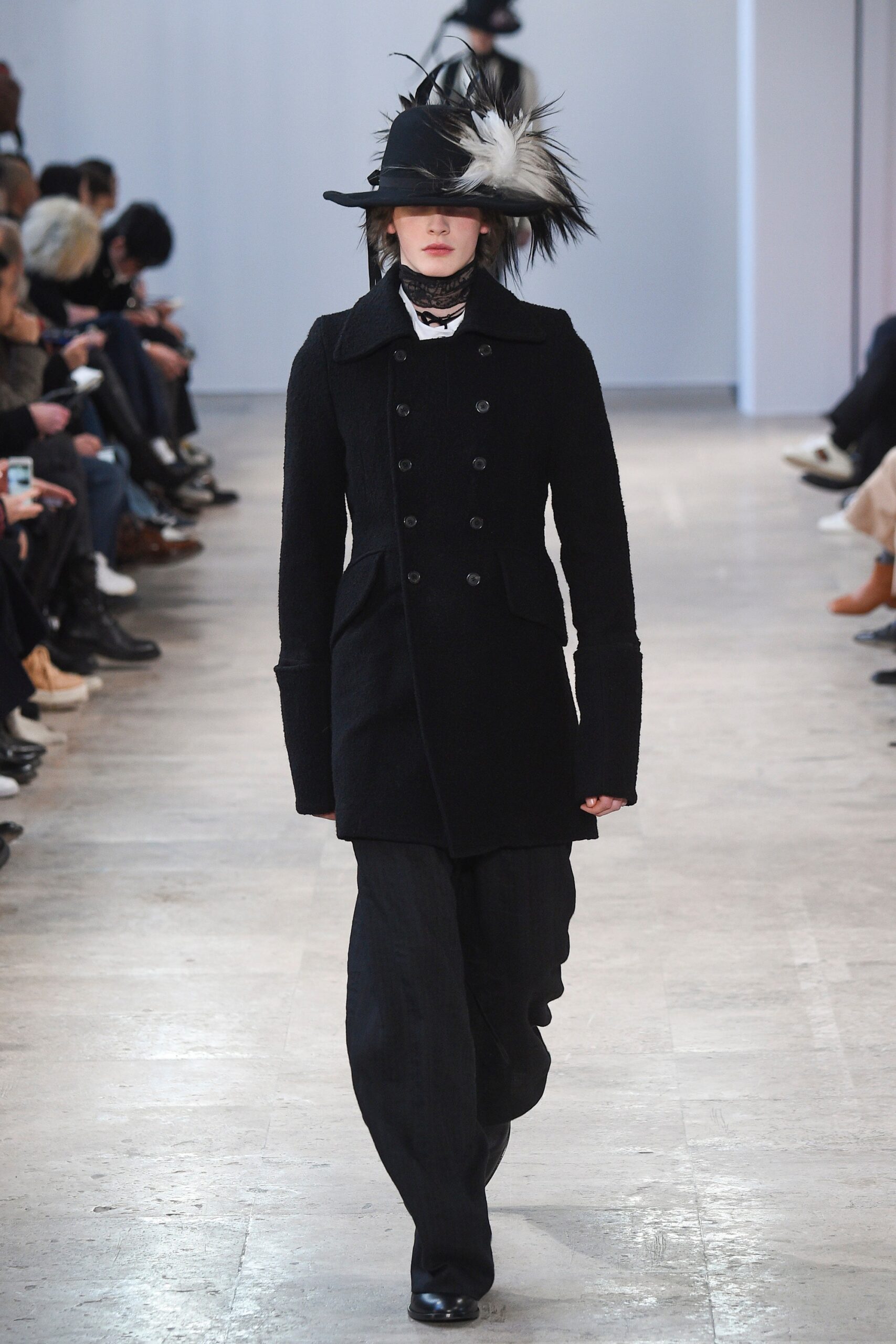 black wool long-sleeve collared fitted buttoned coat