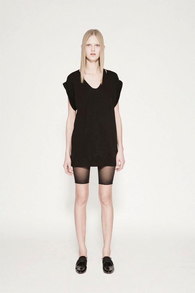 black cotton short-sleeve v-neck relaxed short top