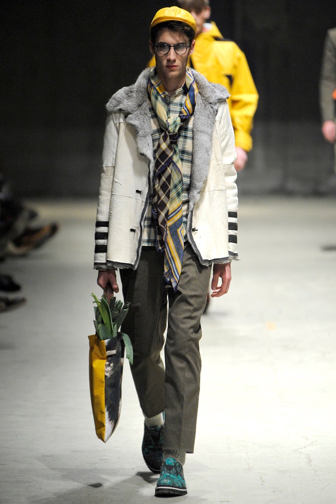 white wool long-sleeve relaxed zippered jacket