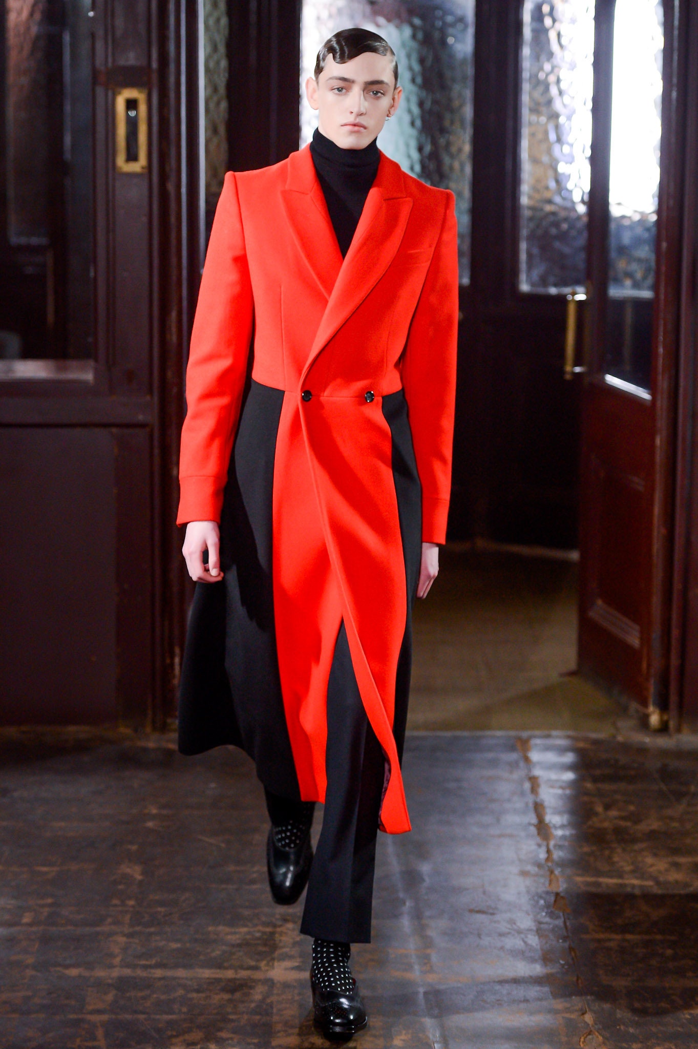 red wool long-sleeve collared fitted structured coat