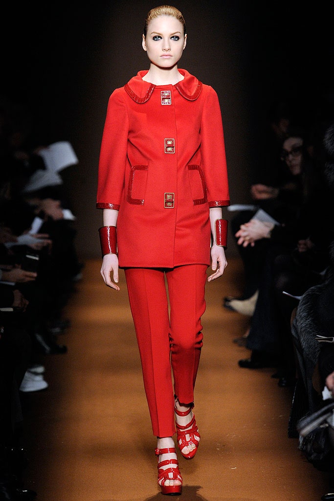 red short-sleeve collared fitted buttoned coat