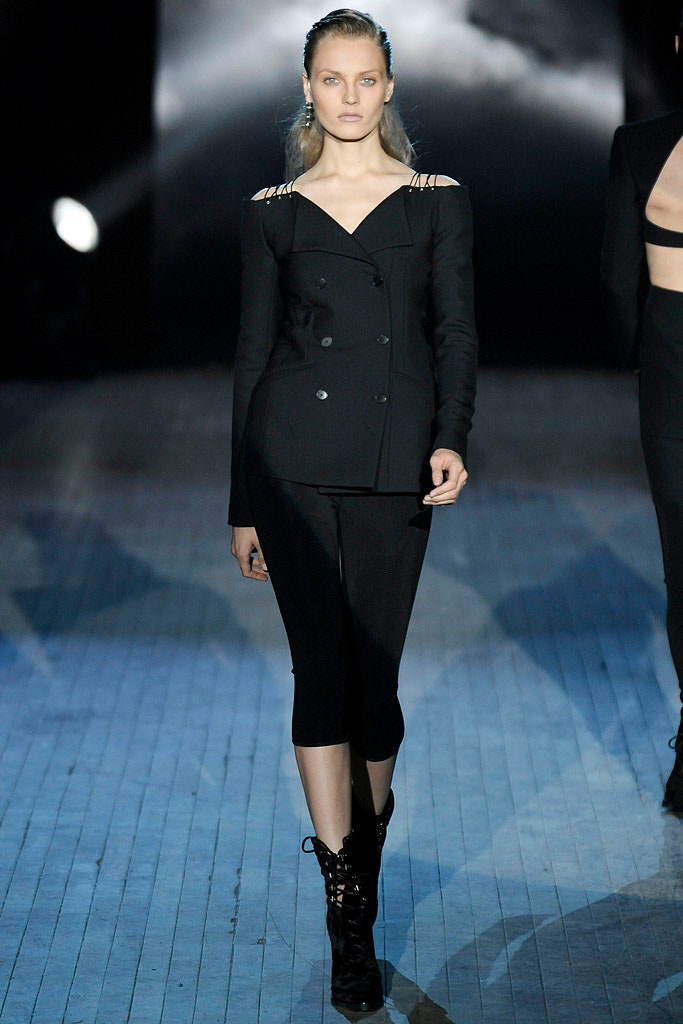 black fitted blazer with leggings