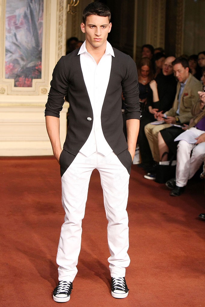 black blazer white shirt outfit