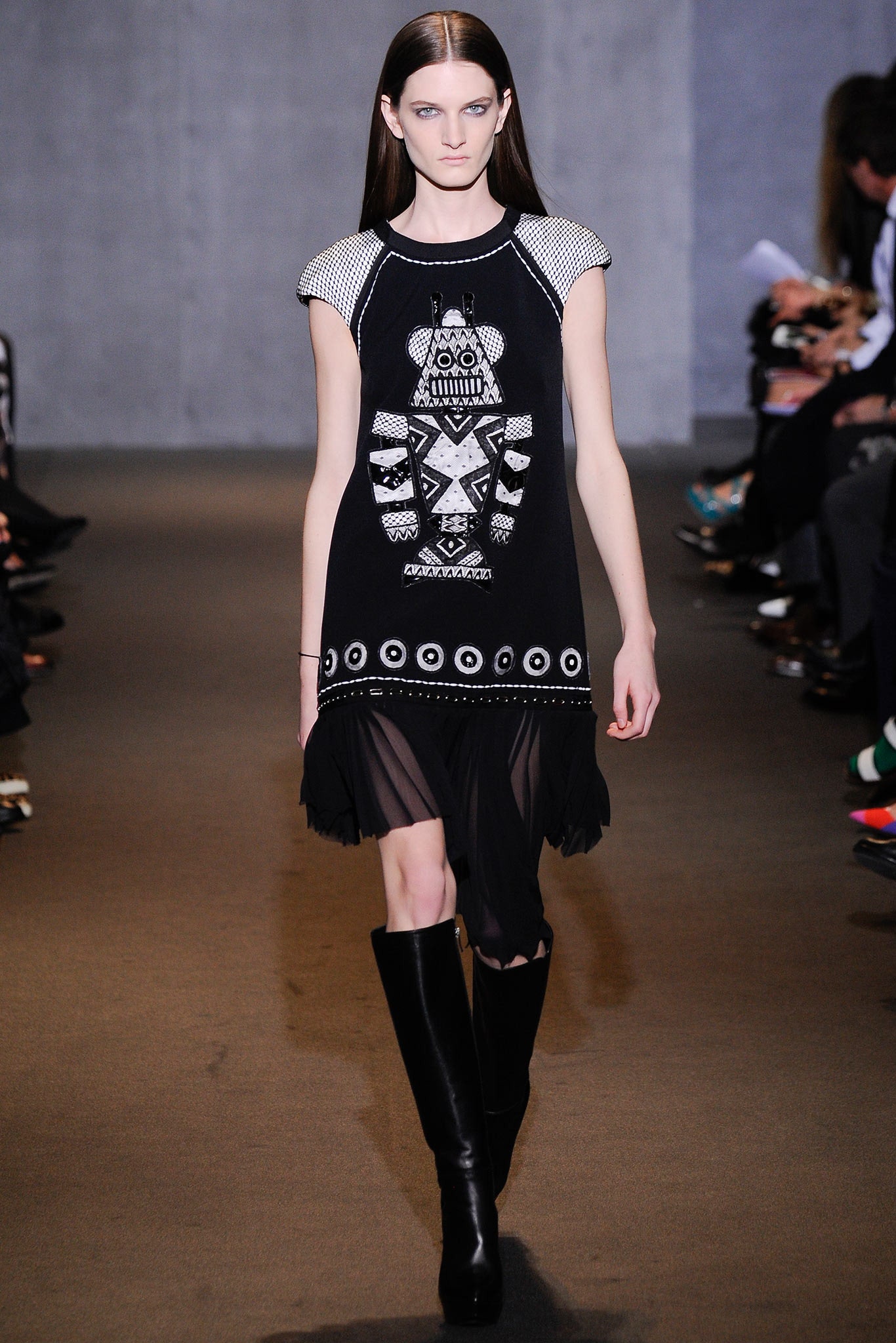 black fitted sleeveless dress