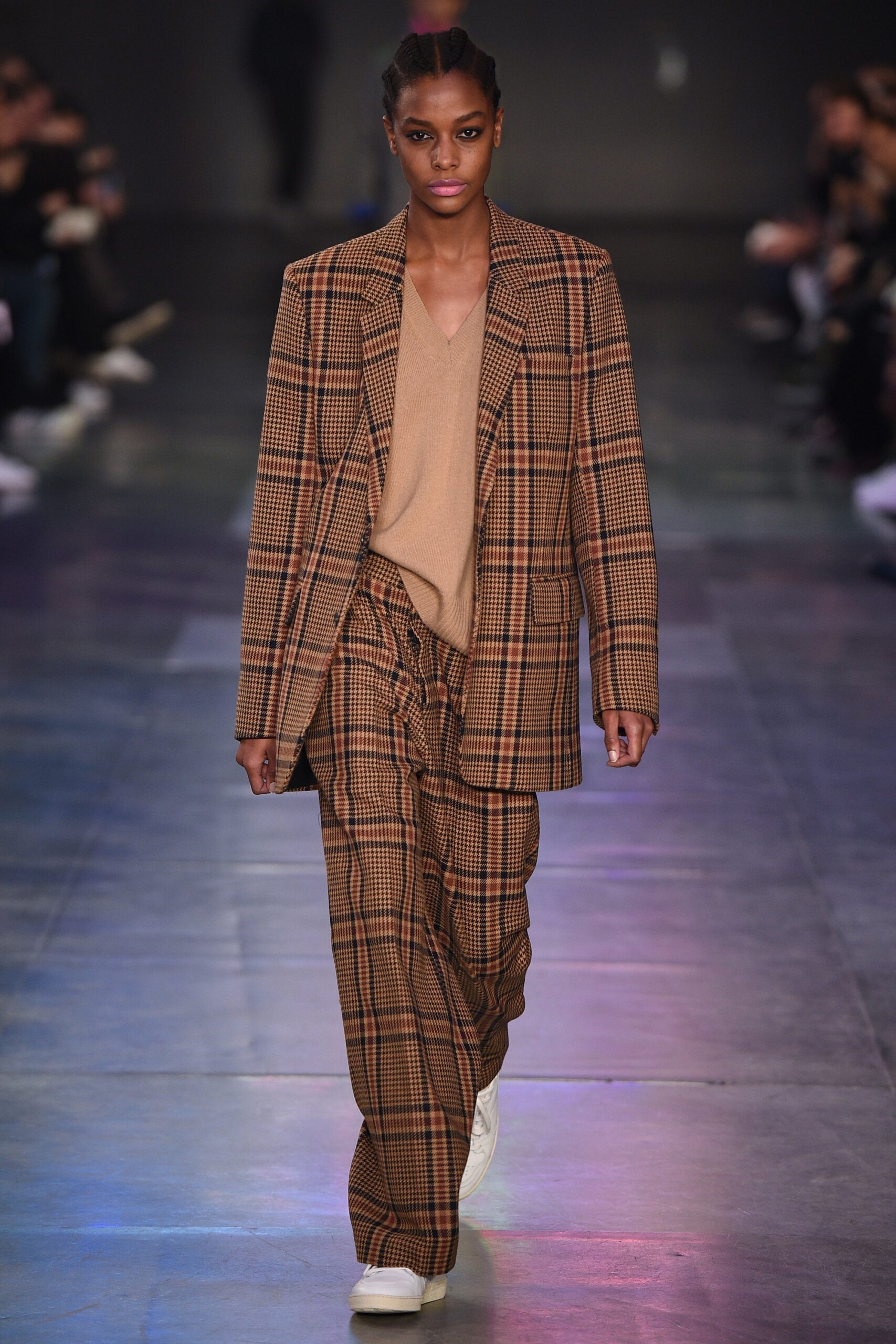 brown long-sleeve v-neck relaxed checked suit