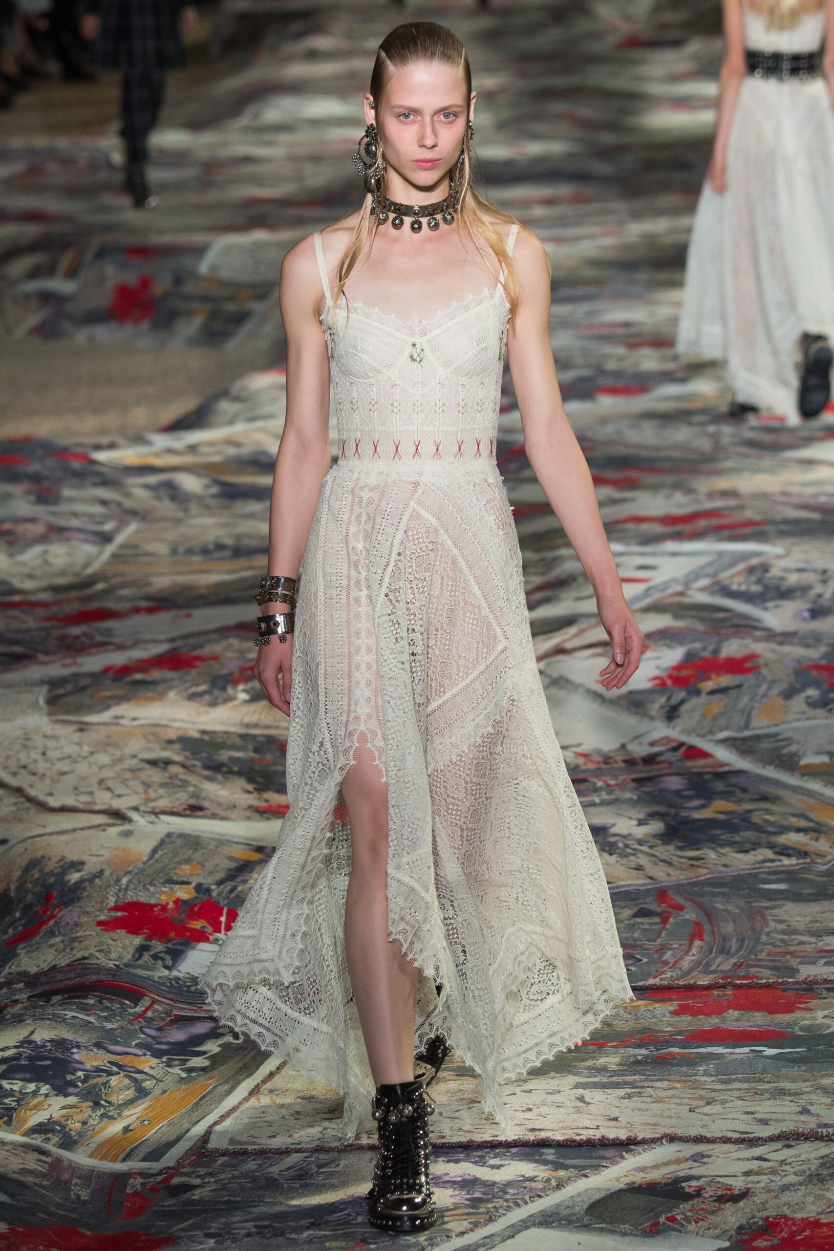 white lace sleeveless dress