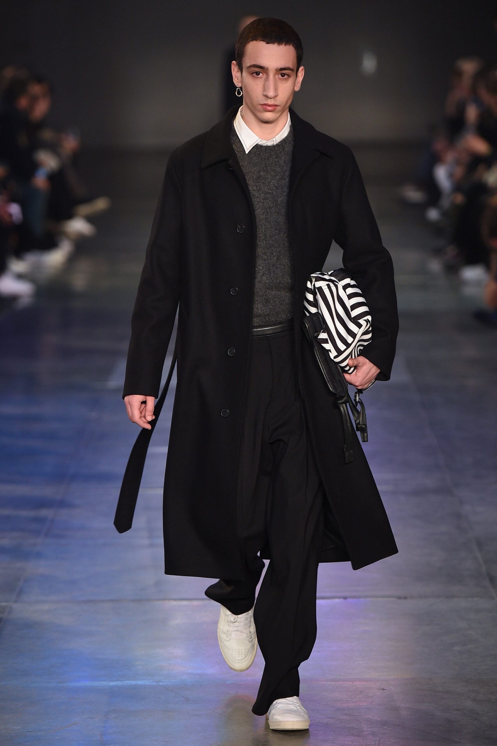 black wool long-sleeve collared relaxed buttoned coat