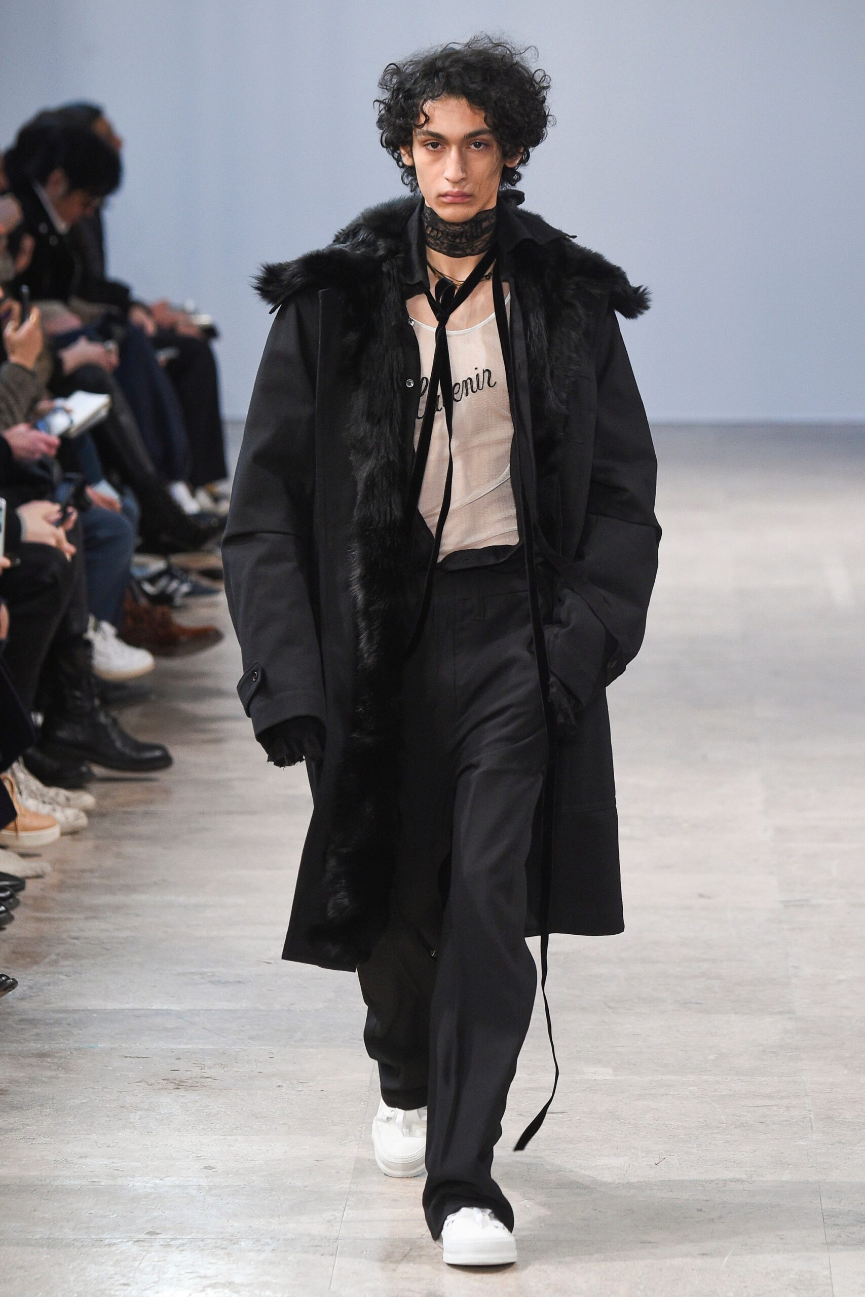 black faux-fur long-sleeve collared relaxed layered coat