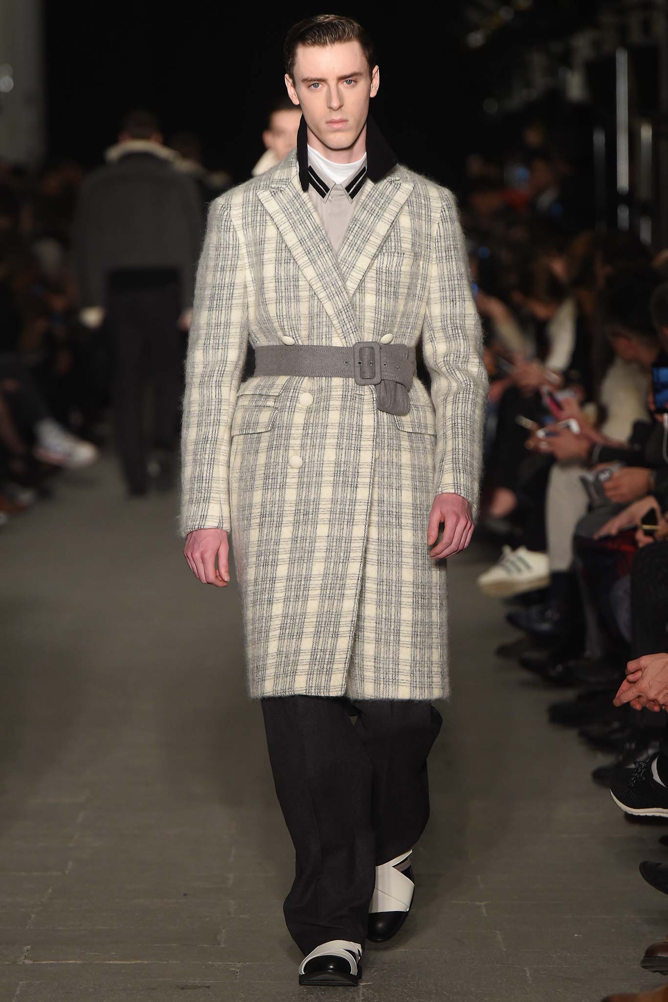 gray wool long-sleeve collared tailored belted checked coat