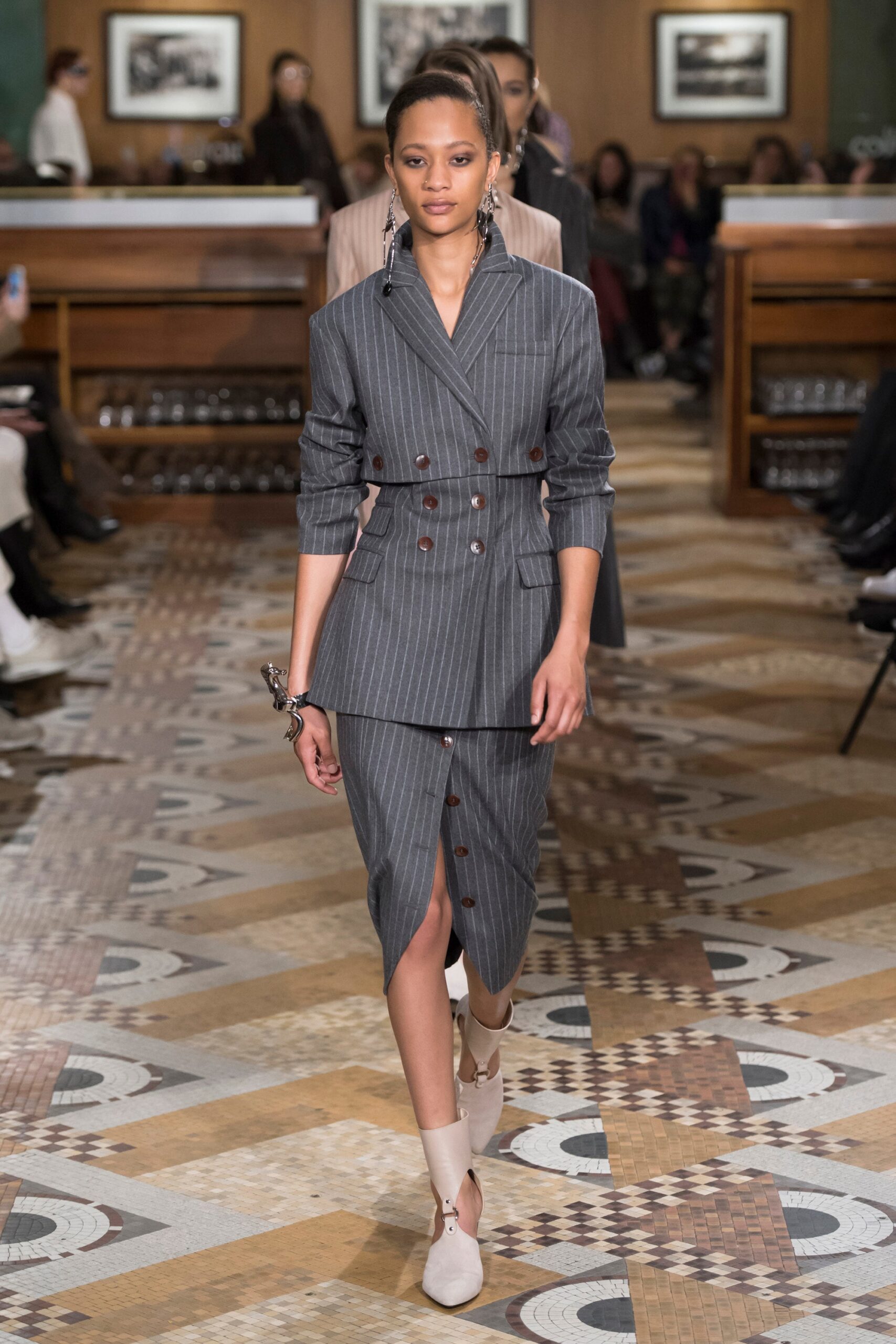 gray cotton long-sleeve collared tailored striped buttoned blazer