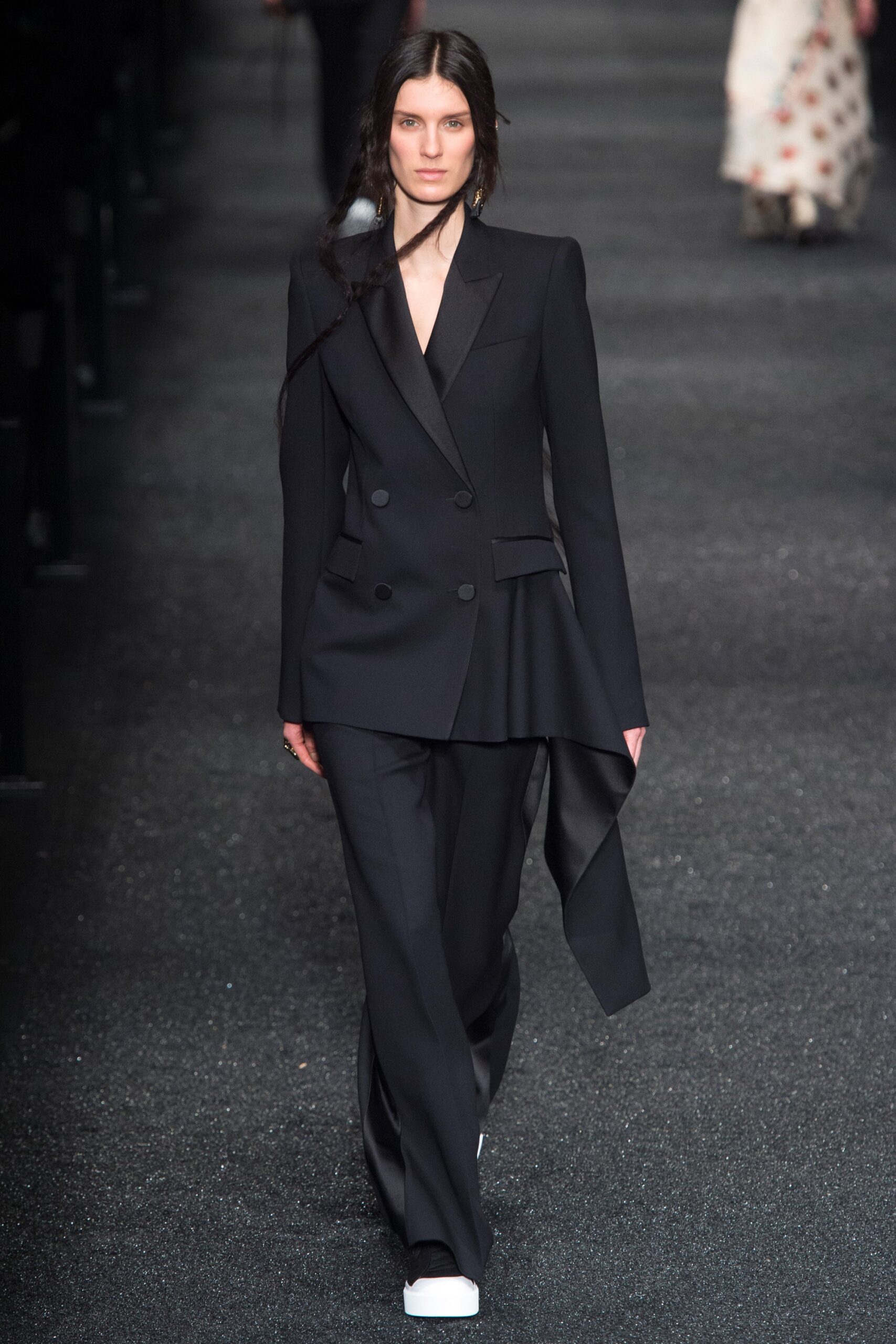 black wool long-sleeve collared tailored suit
