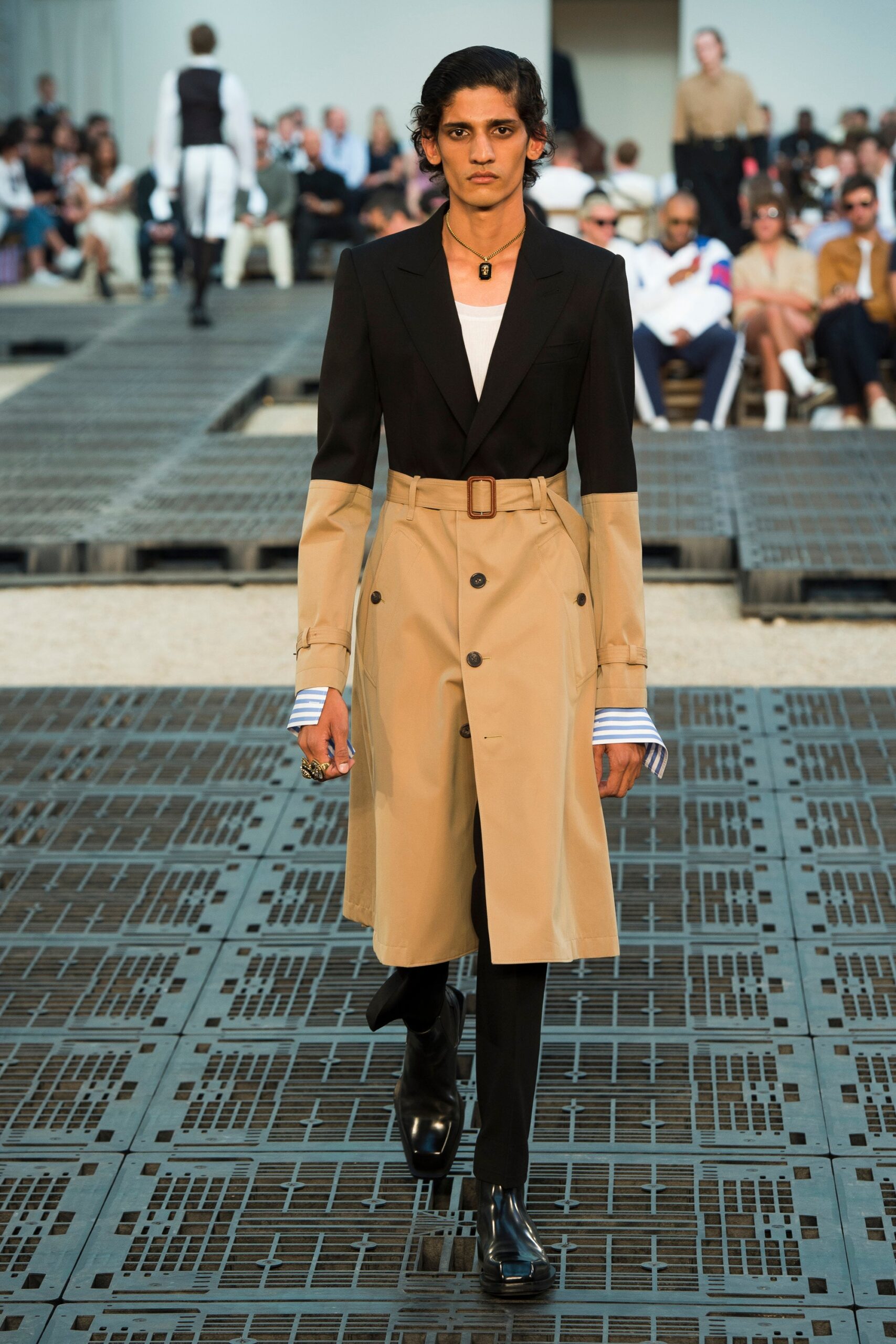 black cotton long-sleeve collared tailored buttoned color-blocked trench