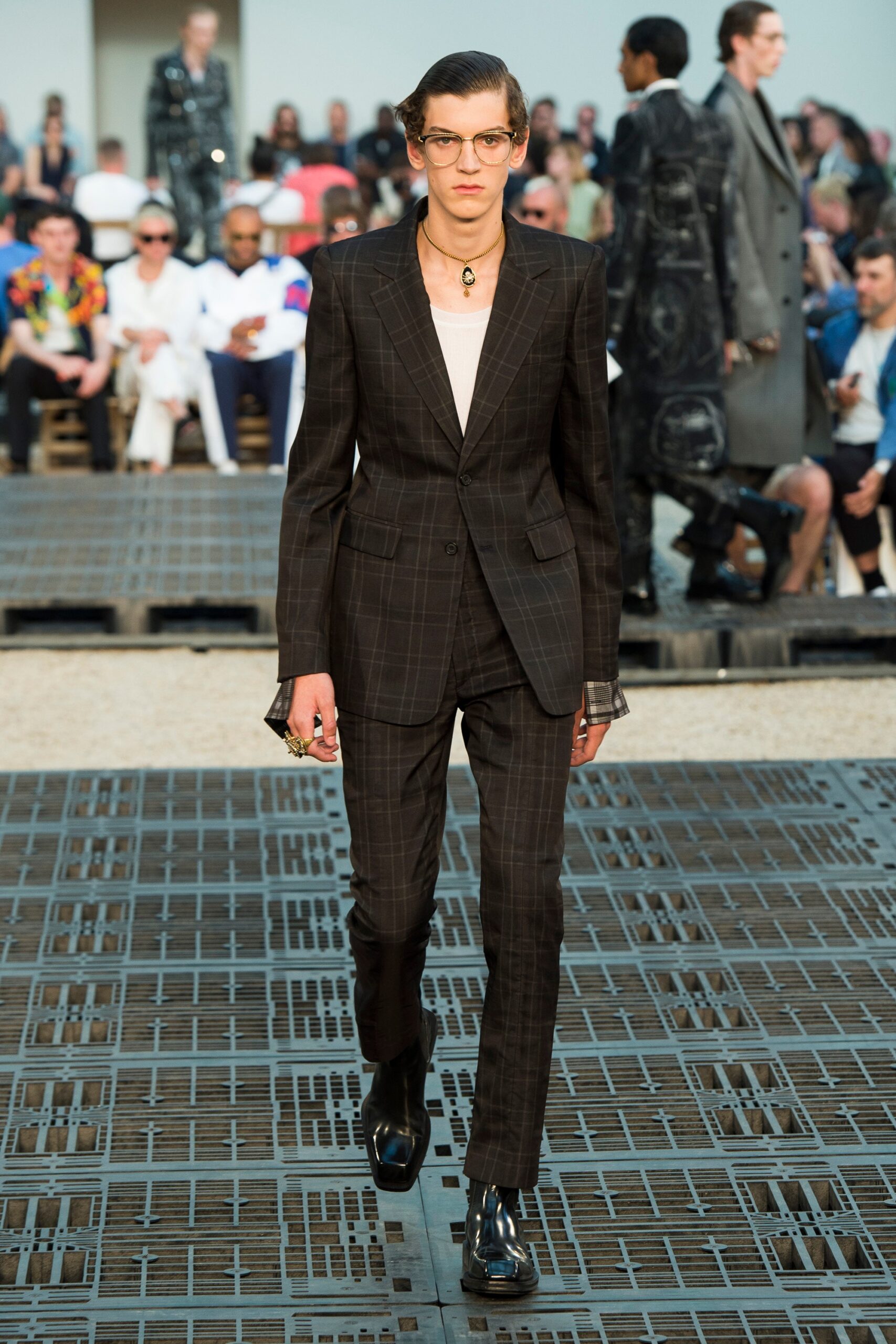 black wool long-sleeve collared tailored checked suit
