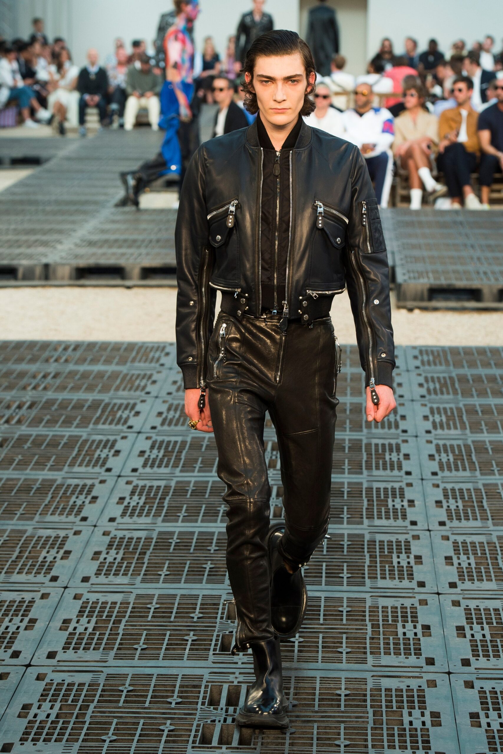 black leather long-sleeve collared fitted zippered jacket