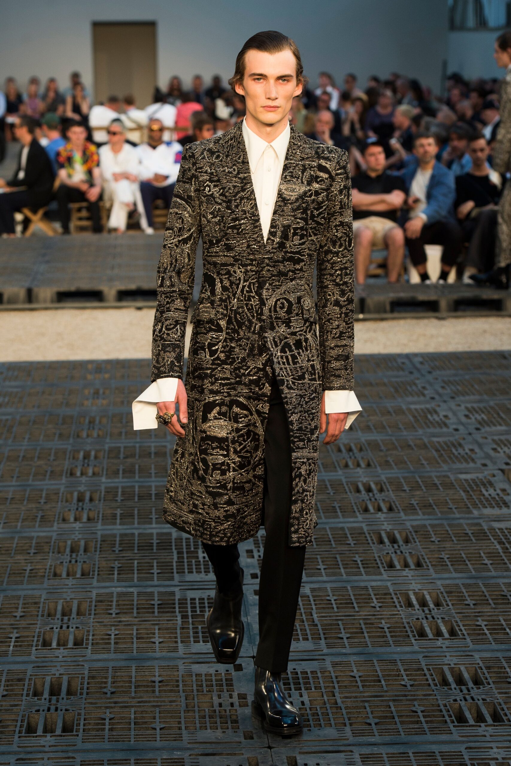 black cotton long-sleeve collared fitted embroidered coat