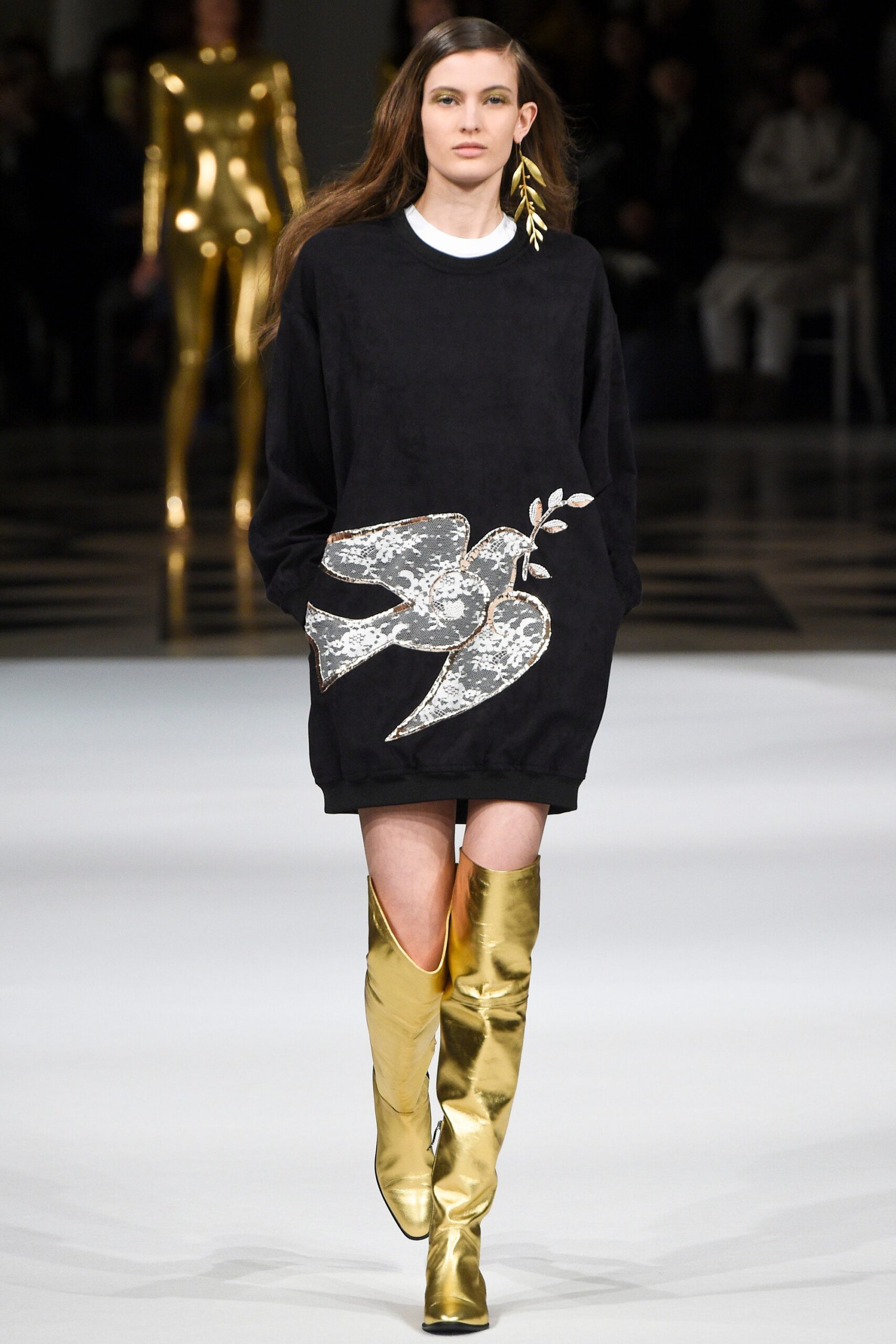 black relaxed dress with gold boots