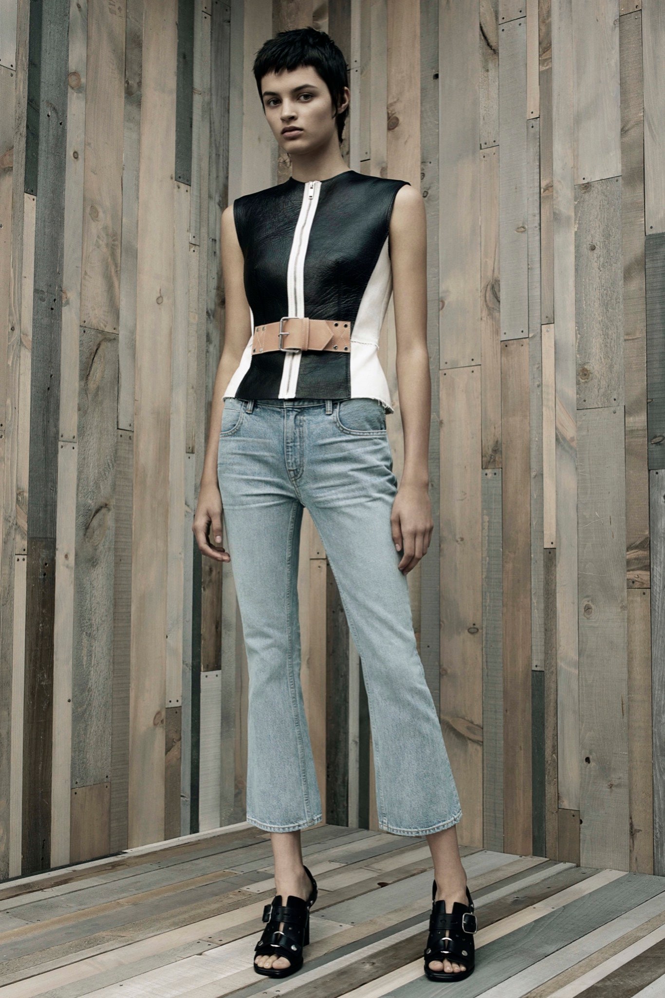 blue denim fitted straight-leg cropped pants