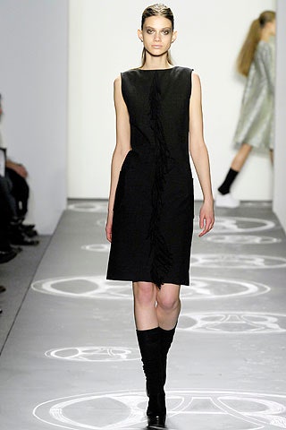 black fitted sleeveless dress