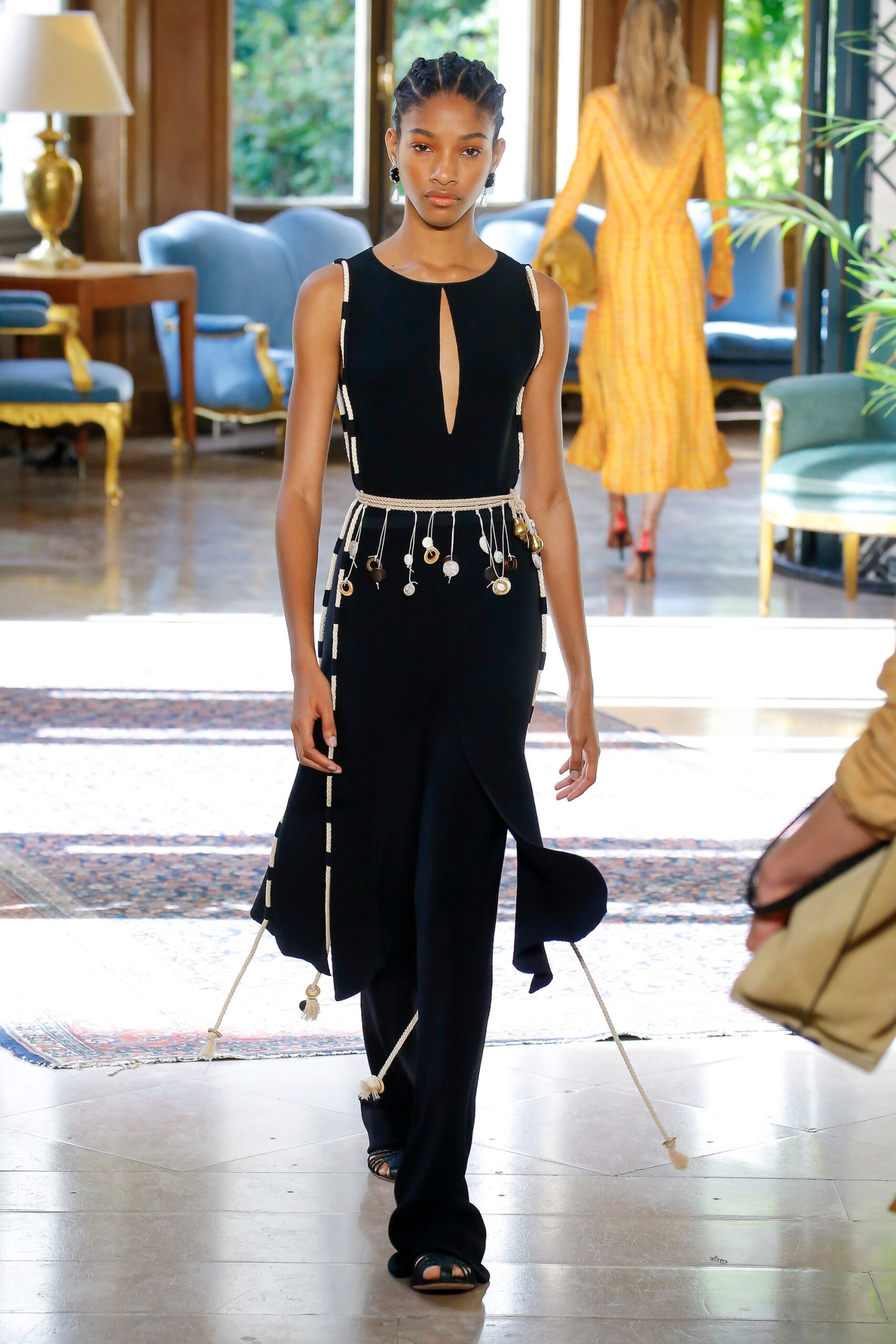 black fitted sleeveless dress