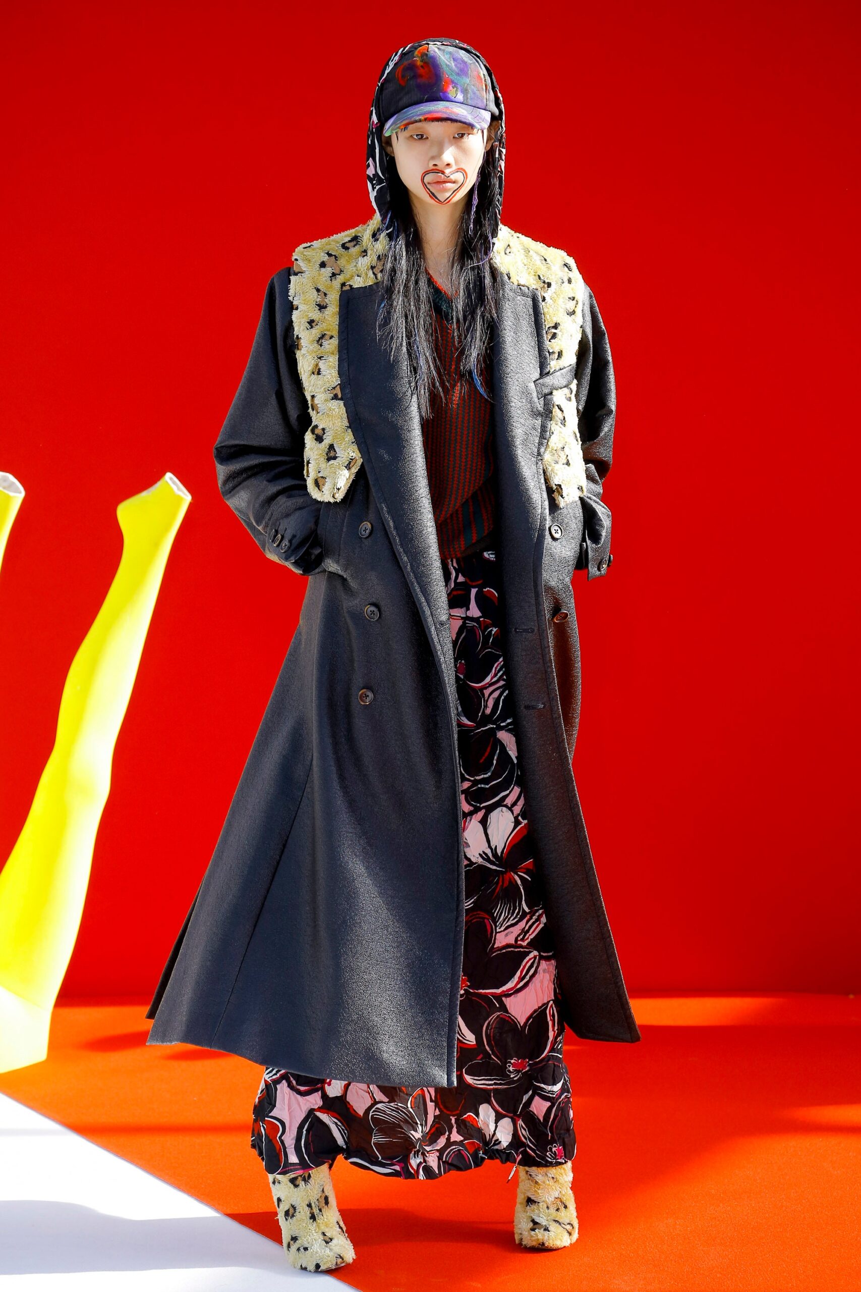 black wool long-sleeve collared relaxed layered coat