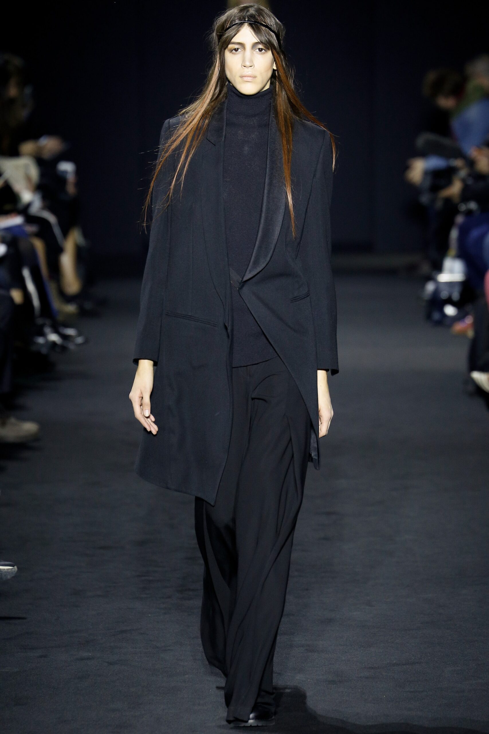 black wool long-sleeve collared relaxed layered coat