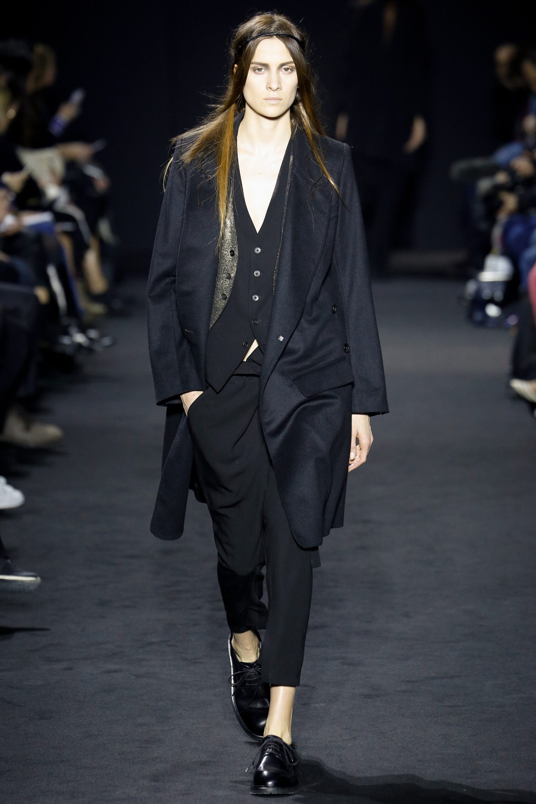 black wool long-sleeve collared relaxed buttoned coat