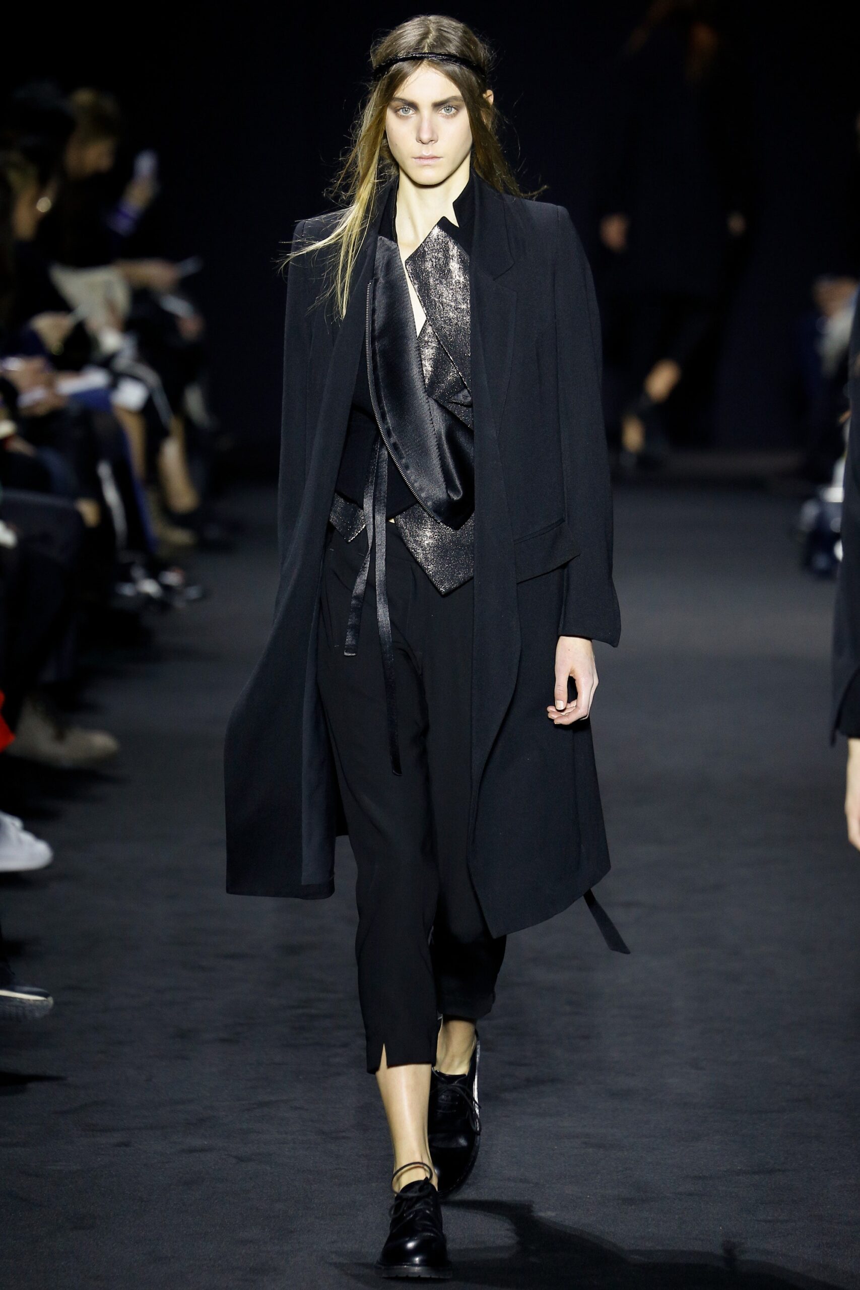 black wool long-sleeve collared relaxed layered coat
