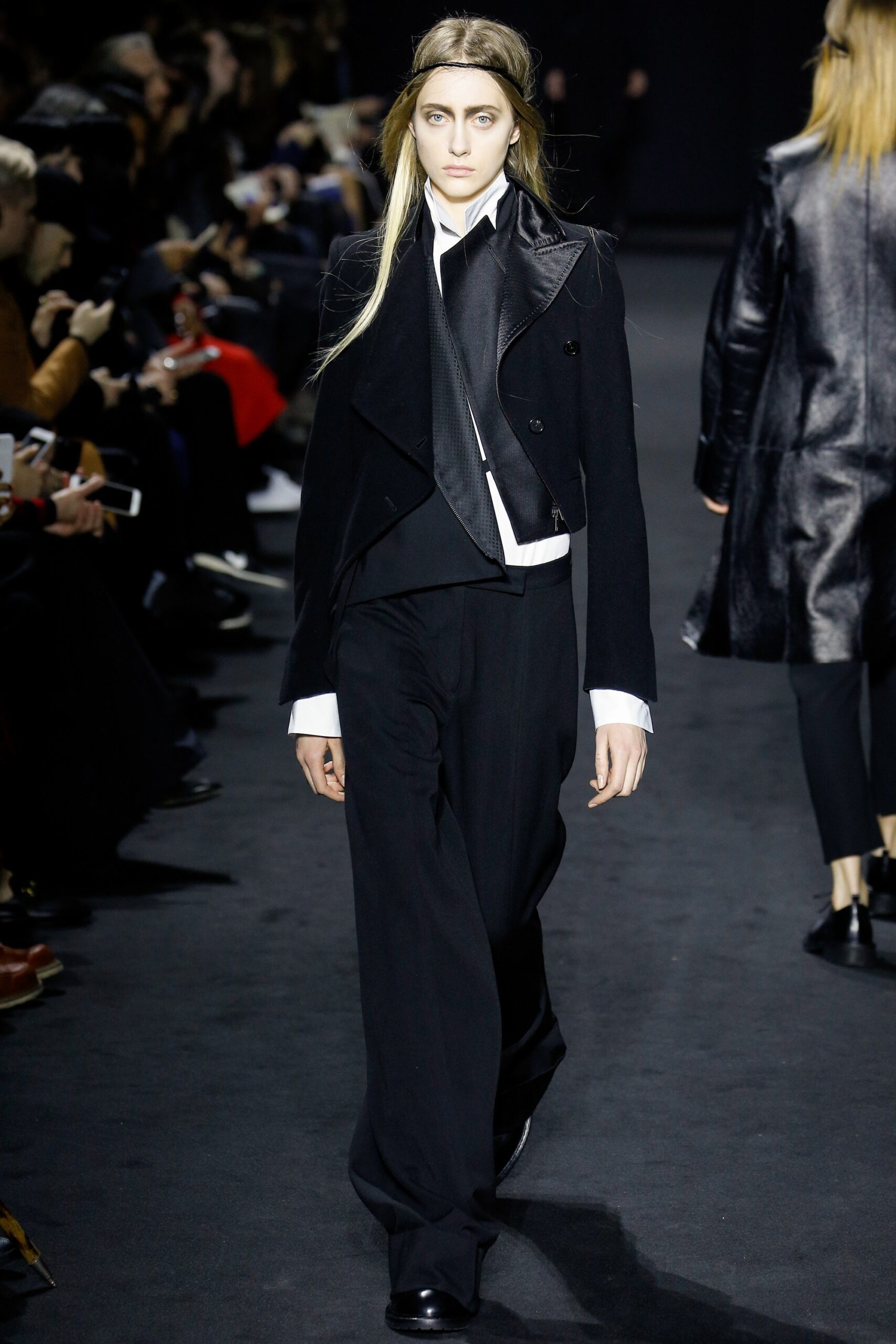 black wool long-sleeve collared structured layered jacket