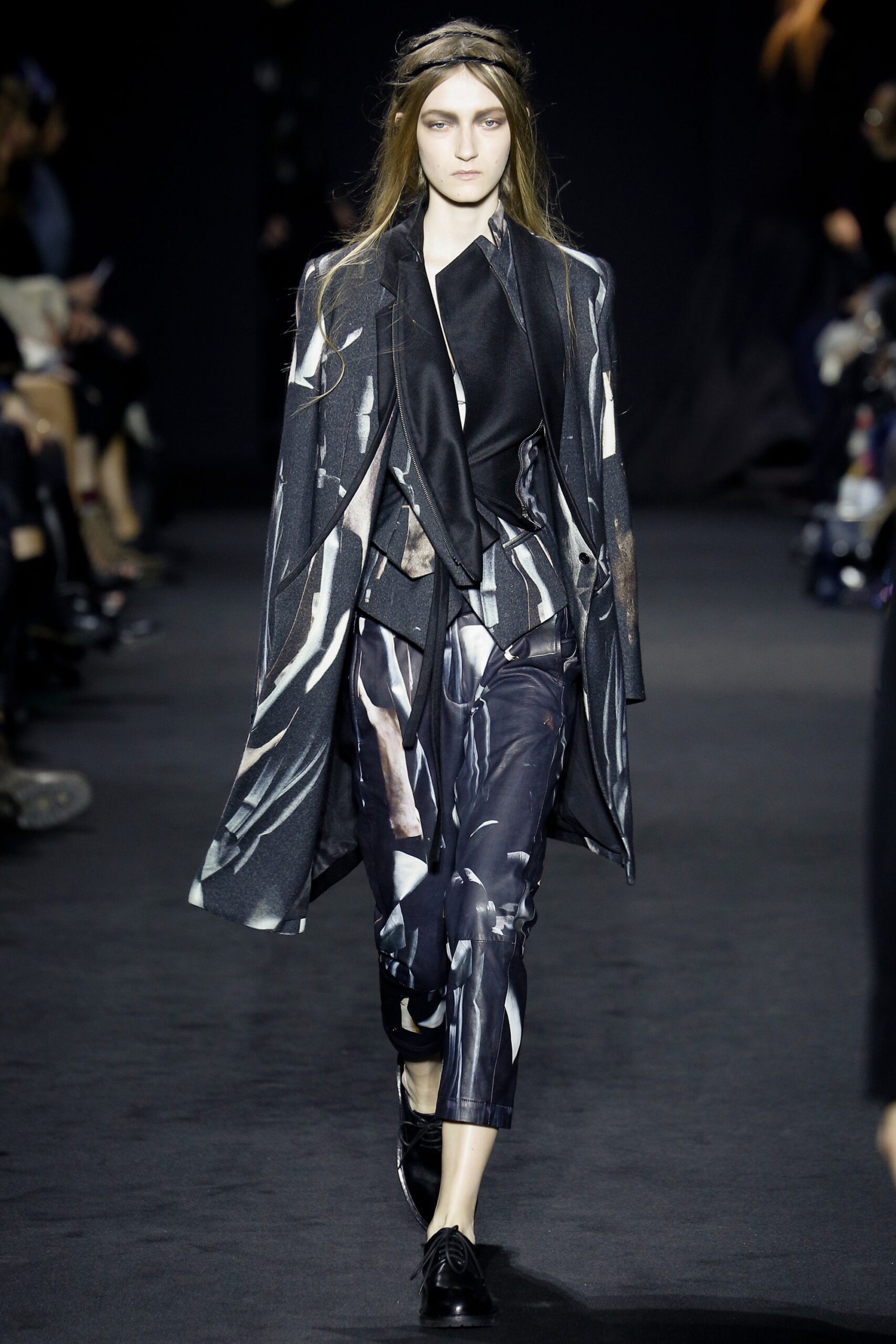 black silk slim printed pants