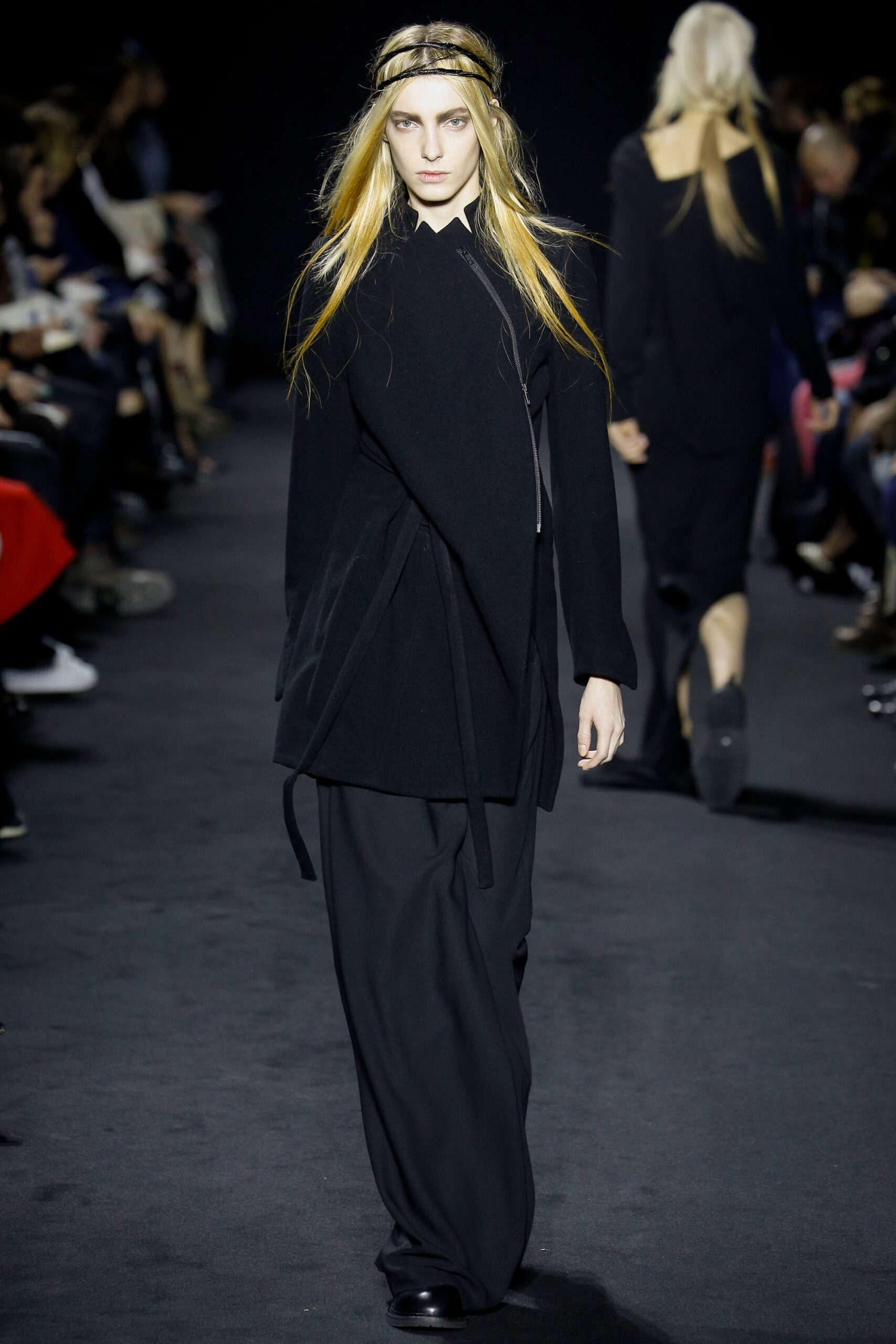 black wool long-sleeve collared fitted draped coat