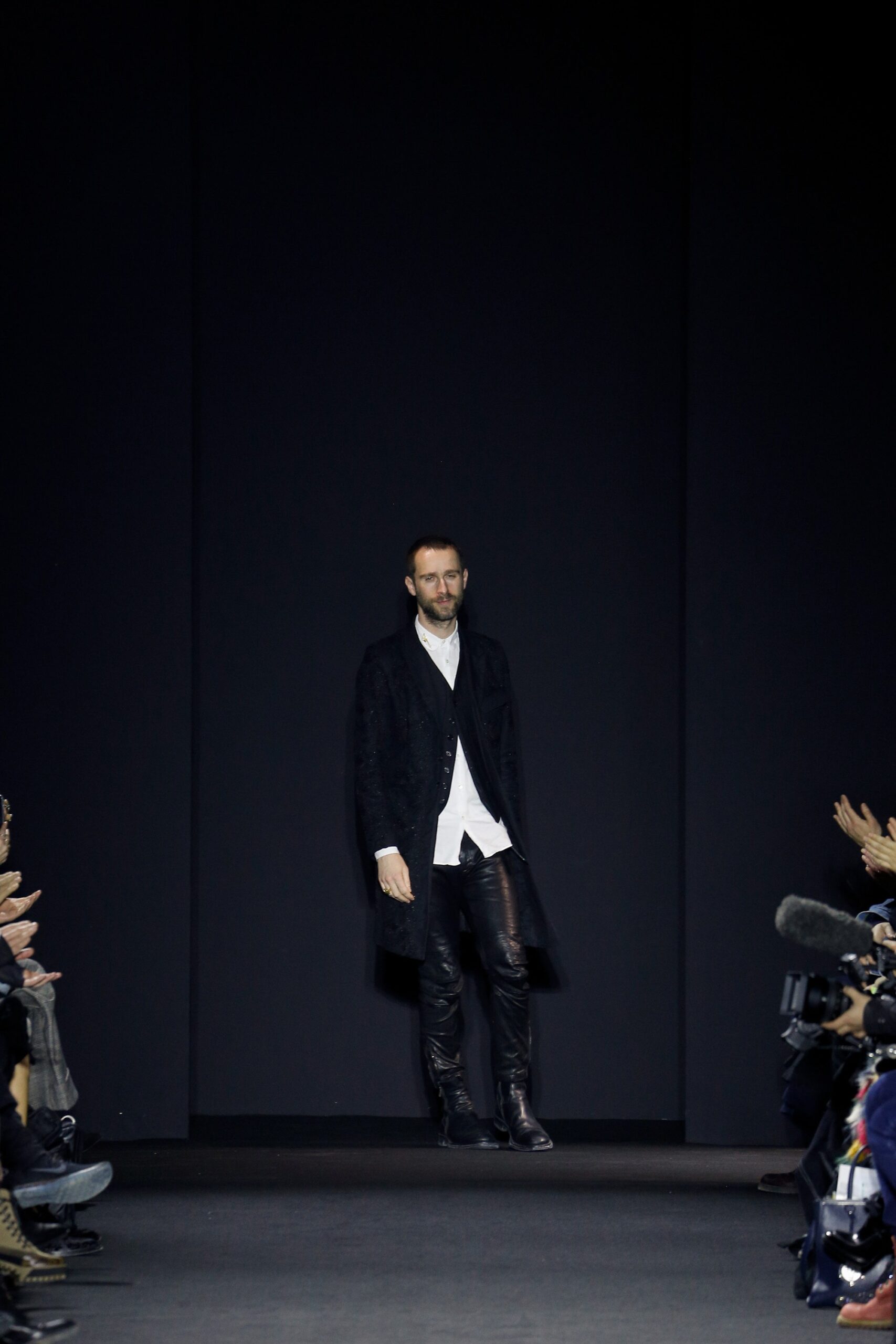 black wool long-sleeve collared fitted buttoned coat