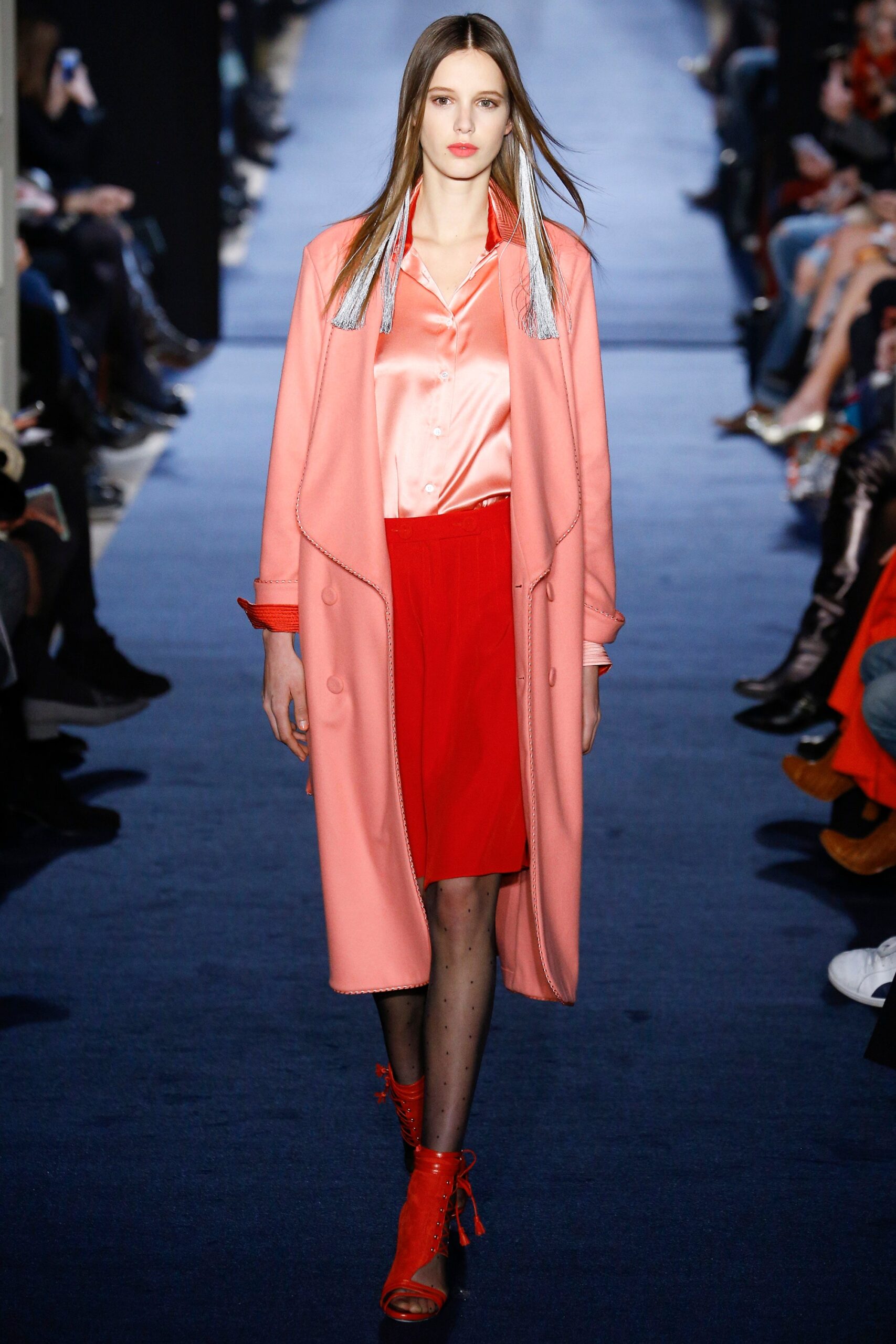 pink wool long-sleeve collared relaxed buttoned coat