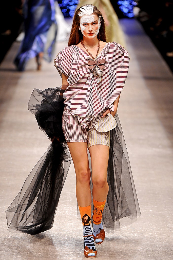 beige cotton fitted striped shorts