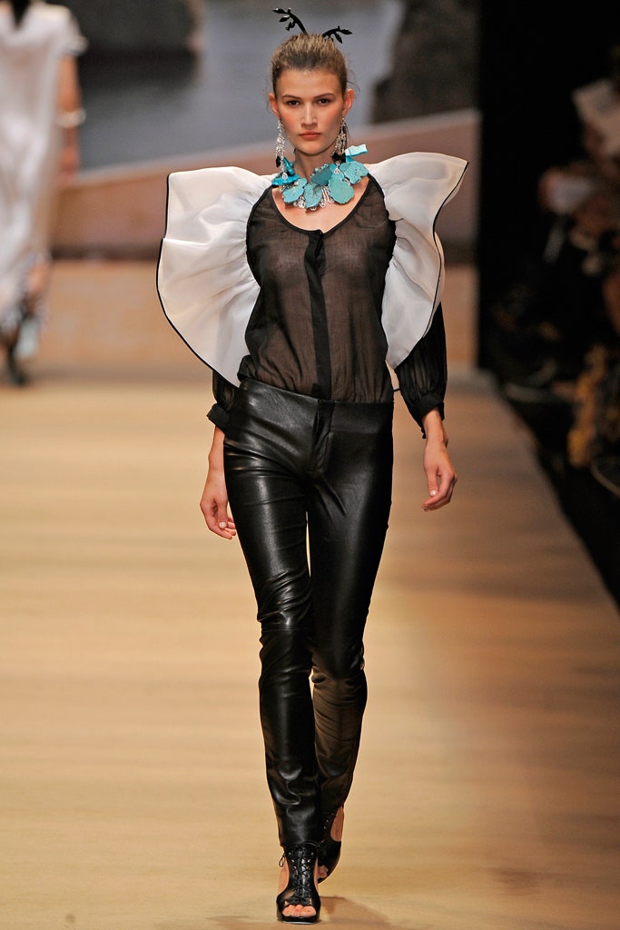 black and white ruffled top with leather pants