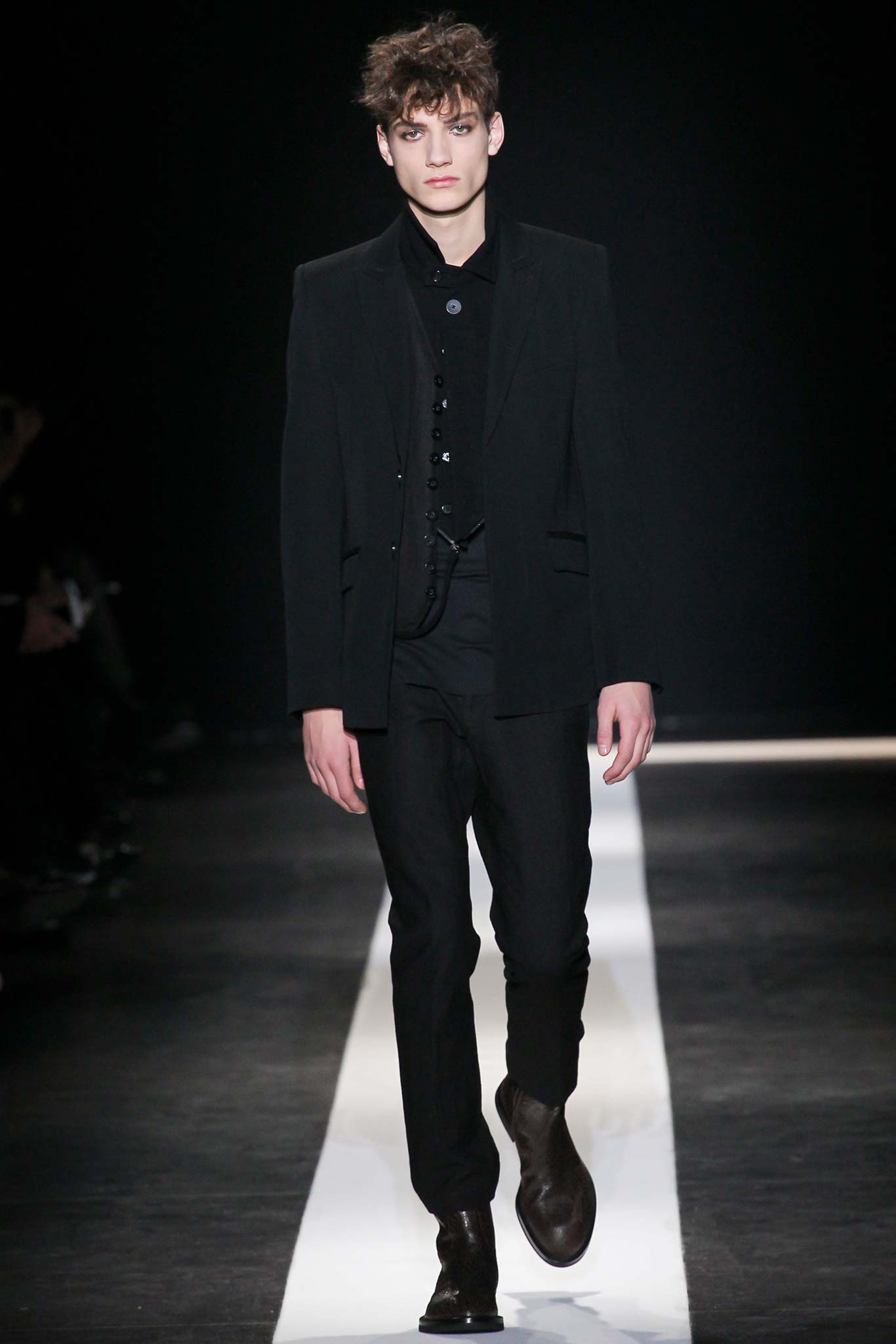 black wool long-sleeve collared tailored buttoned suit