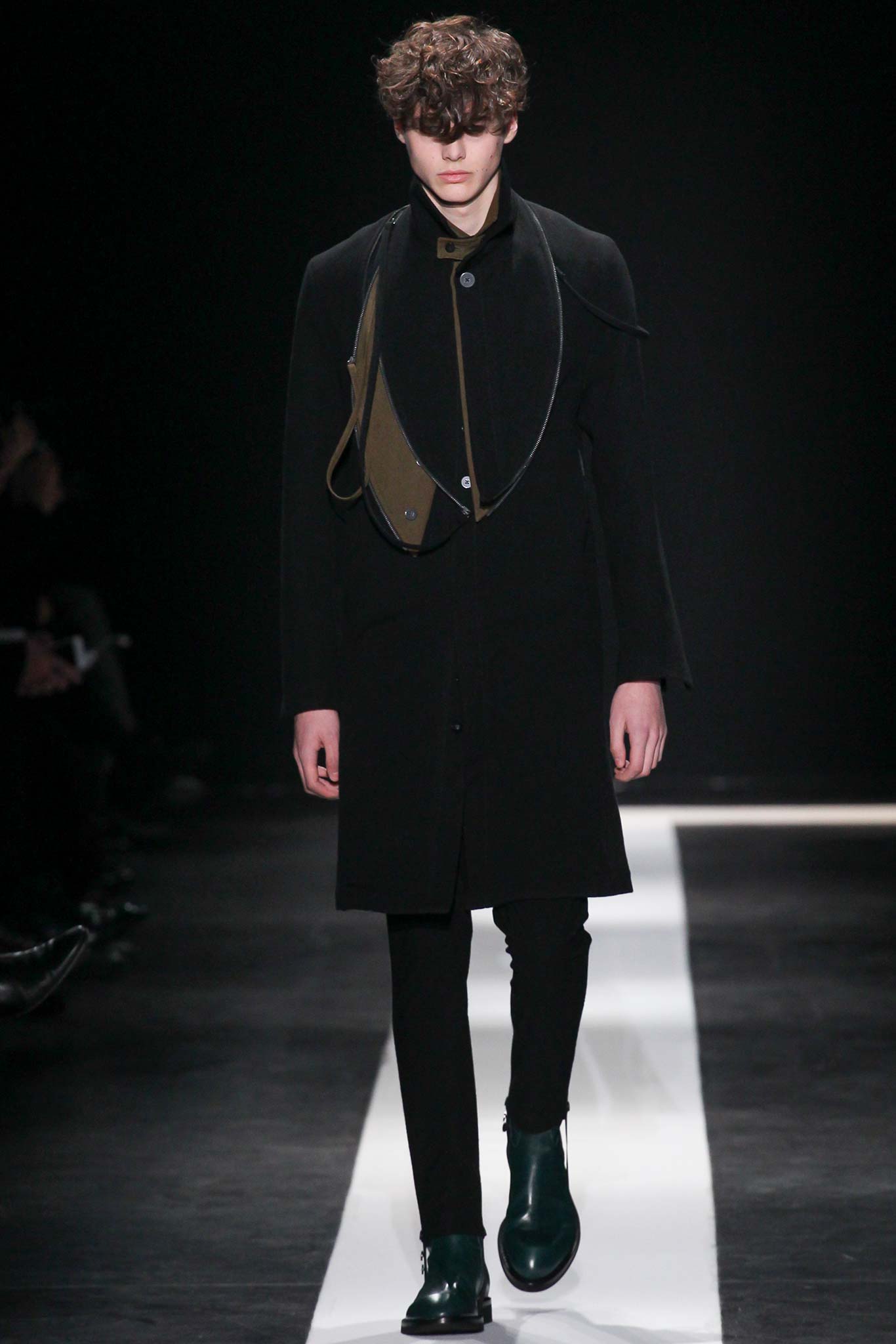 black wool long-sleeve collared fitted zippered coat